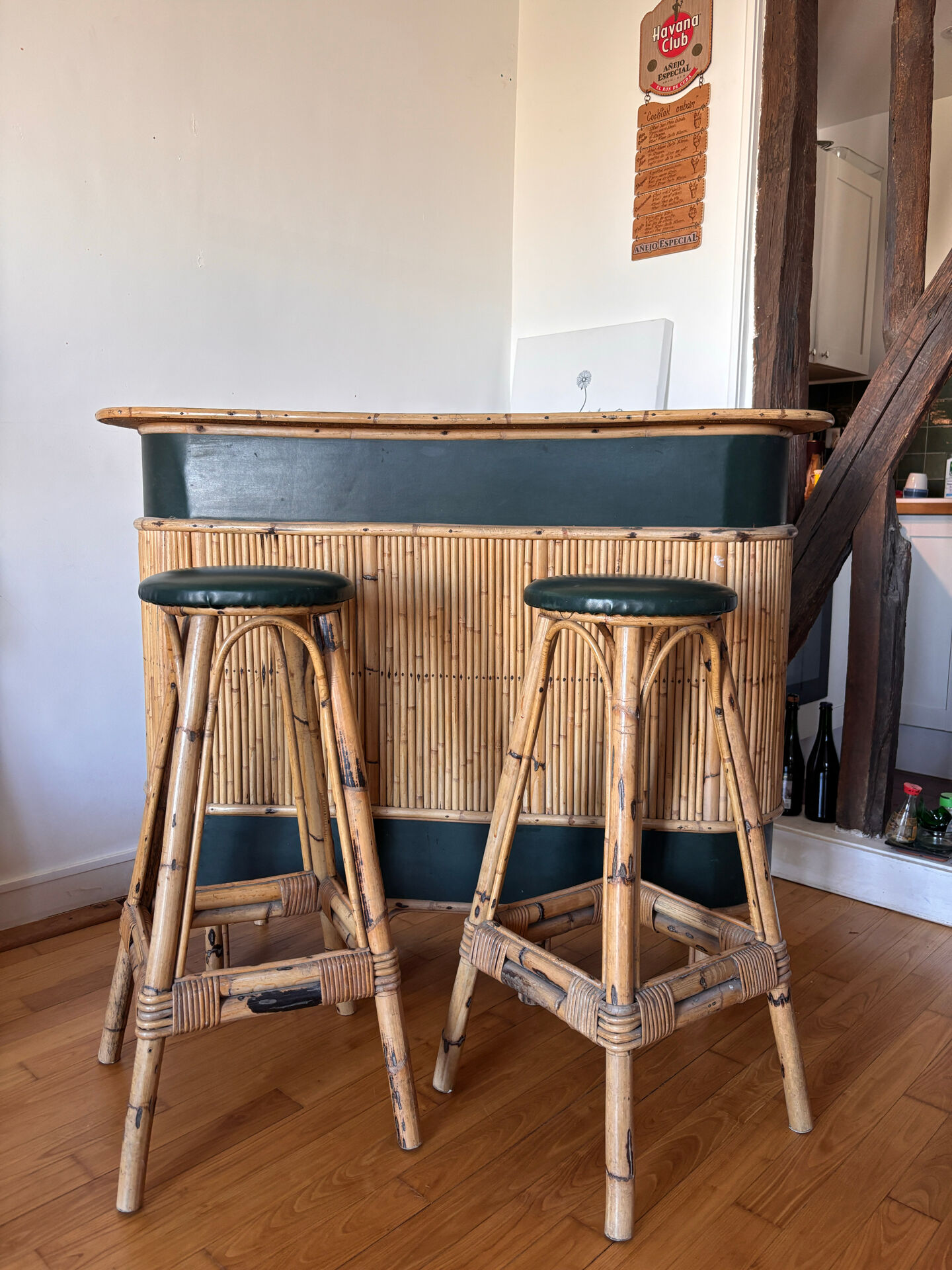 Vintage rattan bar