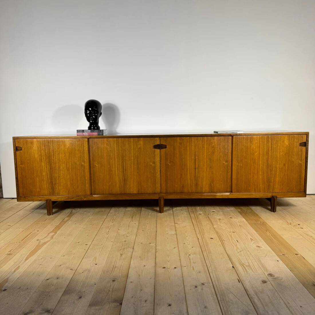 Danish sideboard from the 1960s in Brazilian wood – Henry Rosengren Hansen
