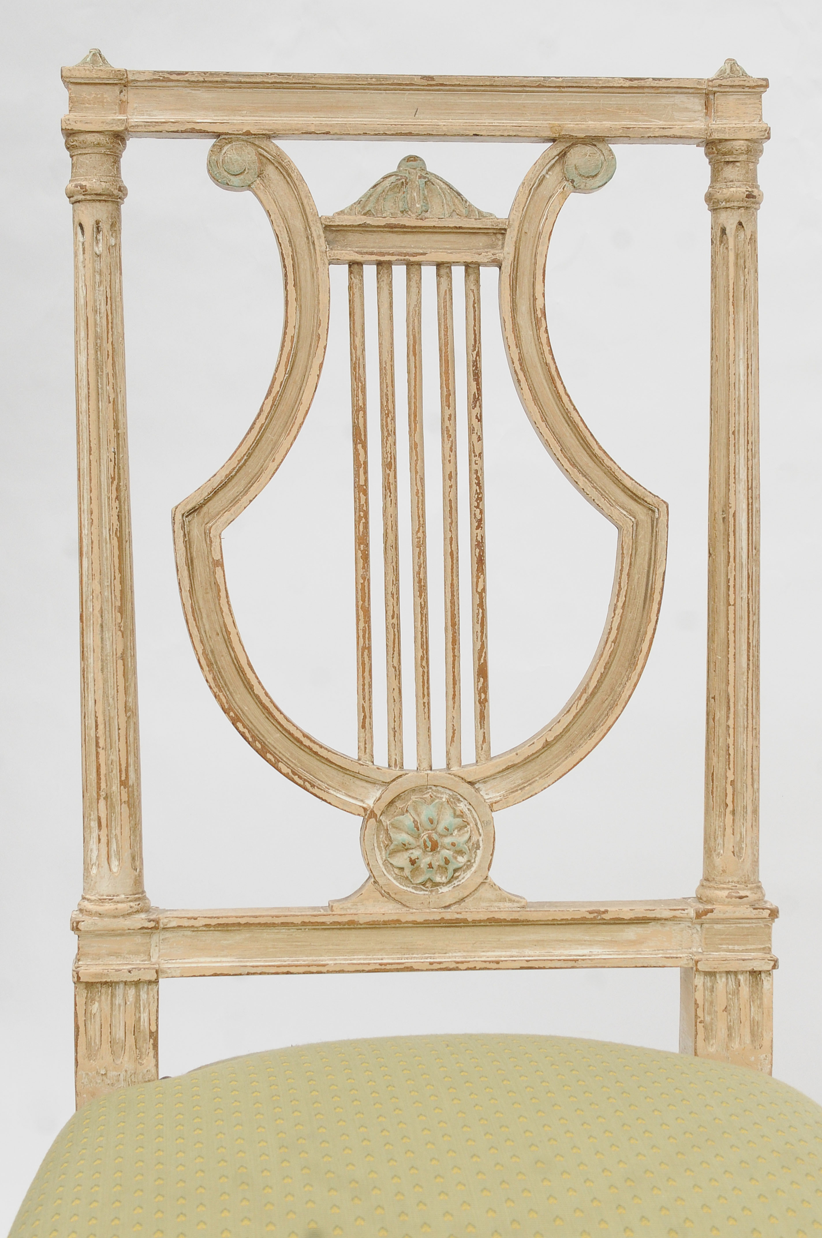 Série de 4 chaises à dossier lyre