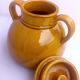 Pot en grès ocre jaune moutarde signé