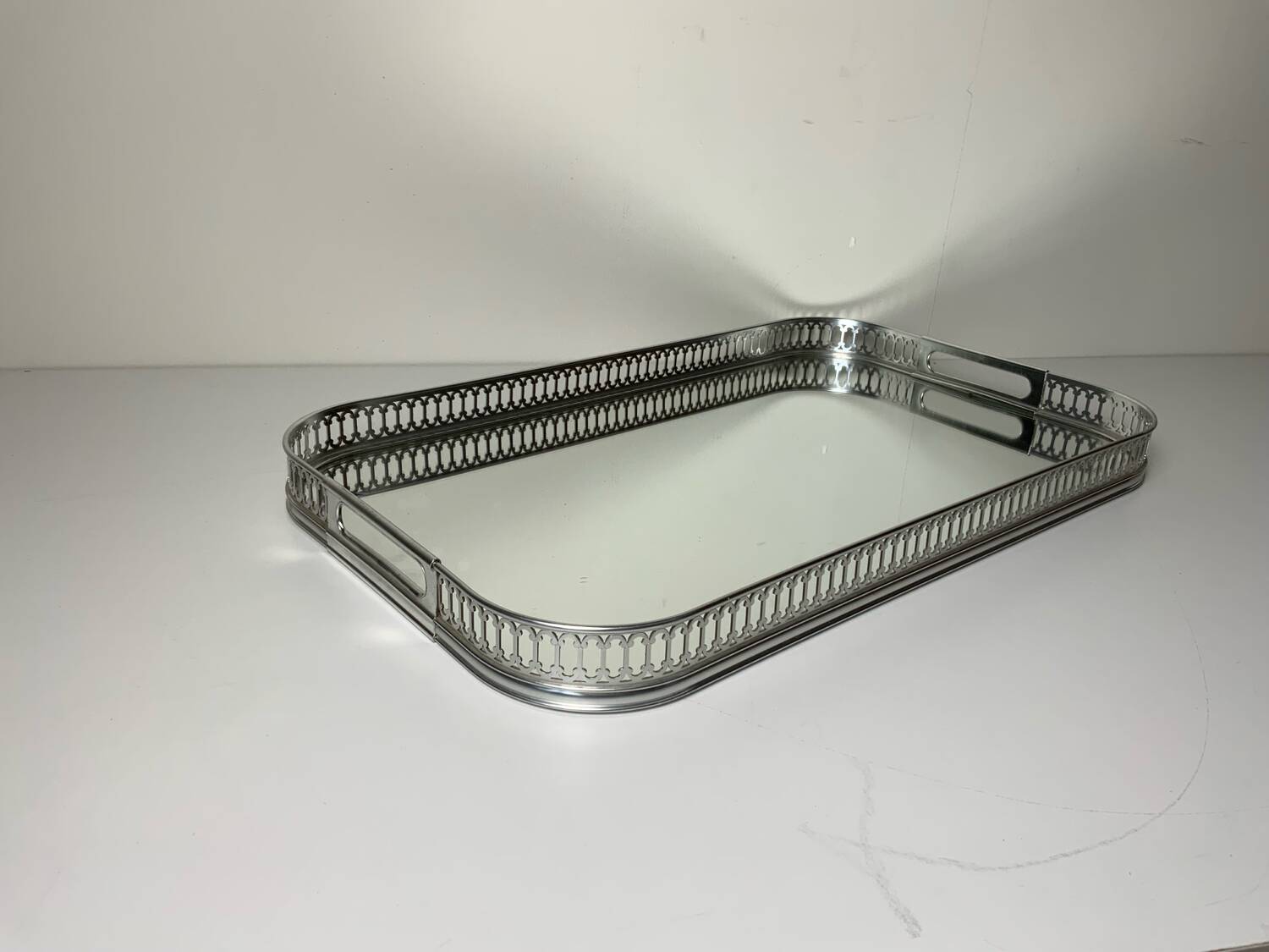 Mirror tray