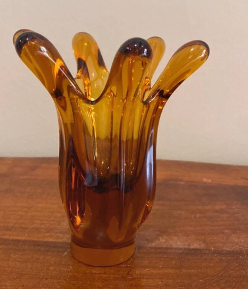 Vase en verre ambré