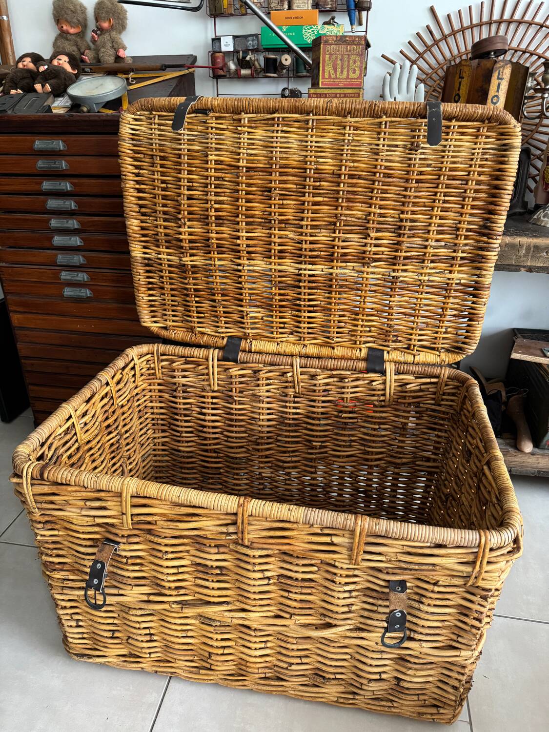 Malle en osier vintage