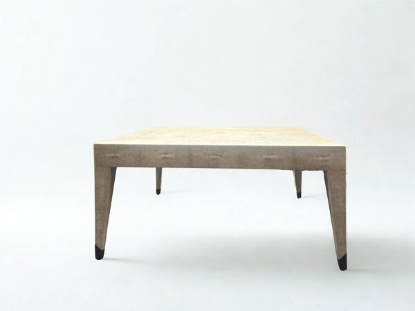 Table basse carrée style galuchat gris taupe