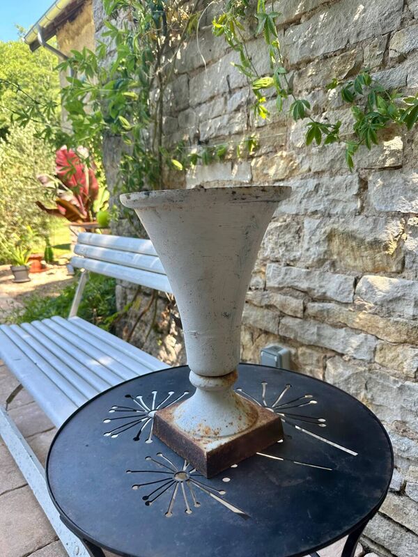 Vase hollandais en fonte