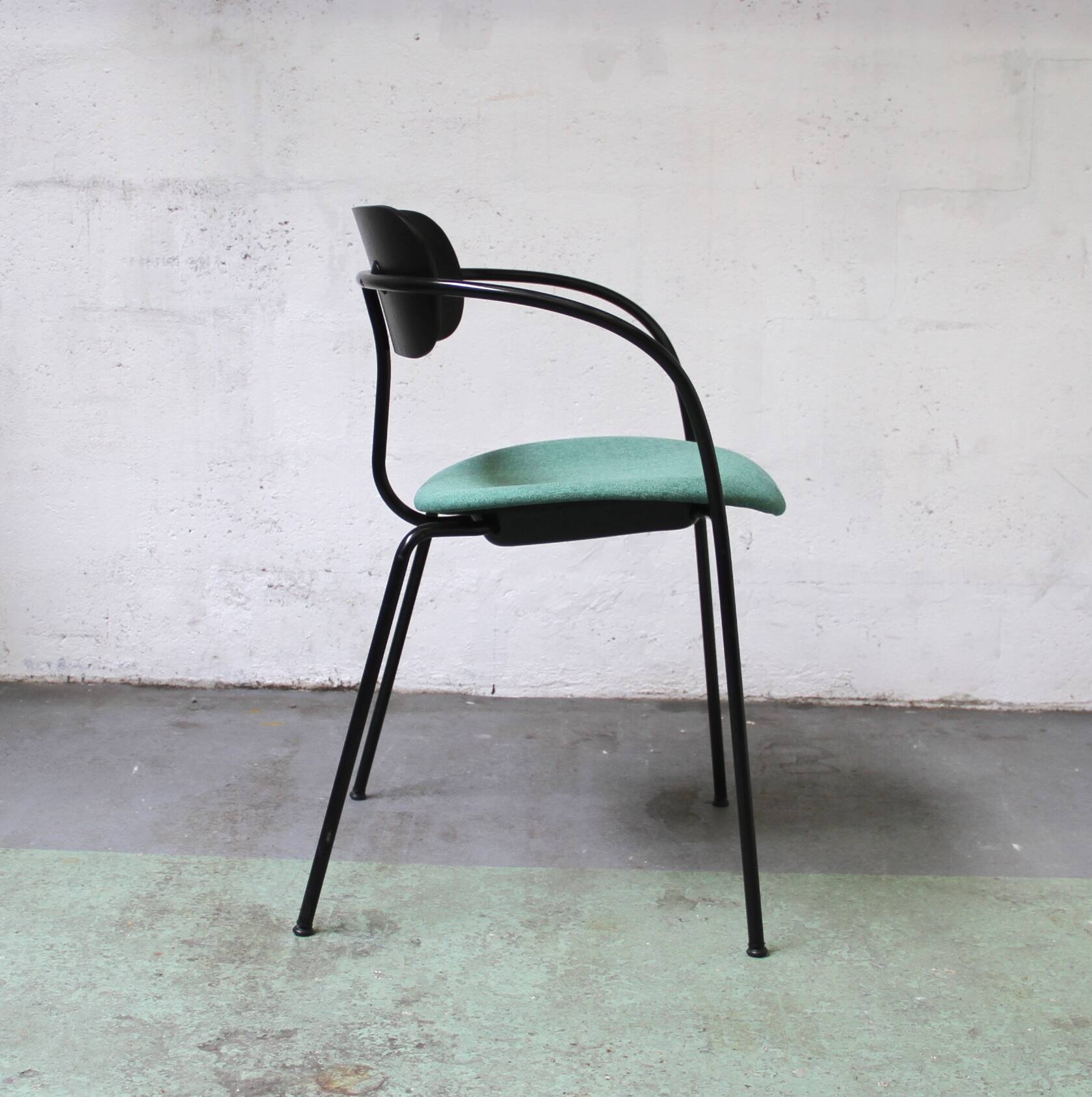 Pavilion AV4 chair, & Tradition