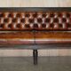 Banc de pub victorien Chesterfield en cuir restauré