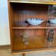 Enfilade vitrée vintage en placage de teck