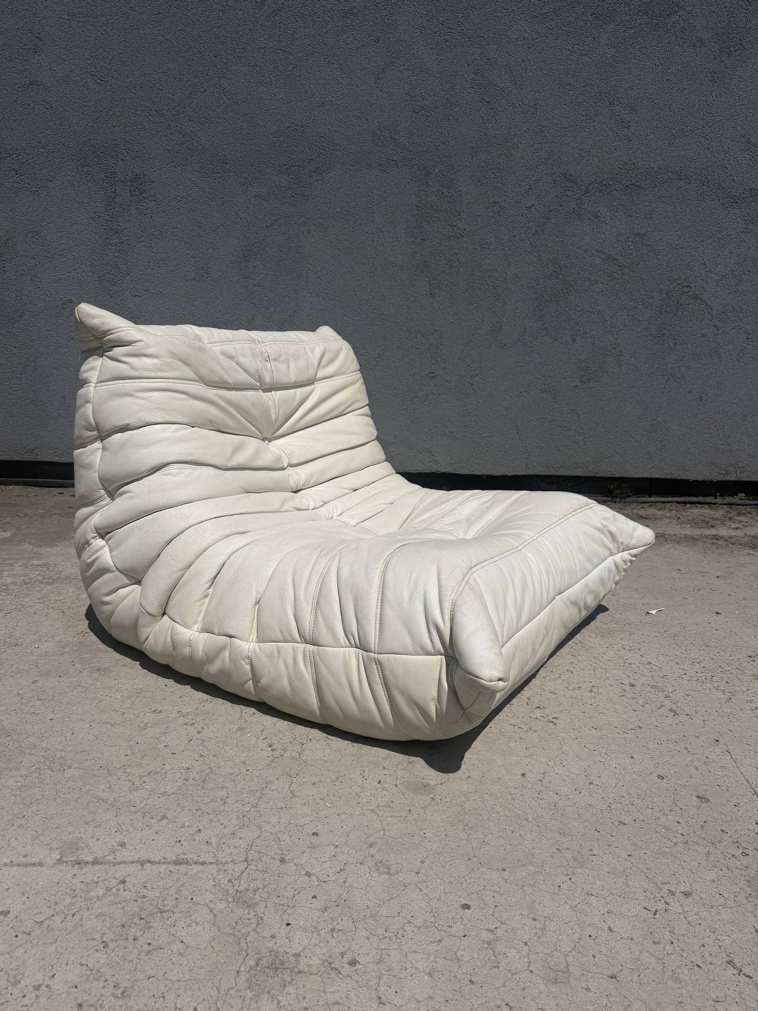100% authentic Ligne Roset Togo 1-seater + pouf original leather Black & White