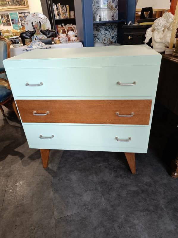 Superb 3-drawer chest of drawers with compass feet