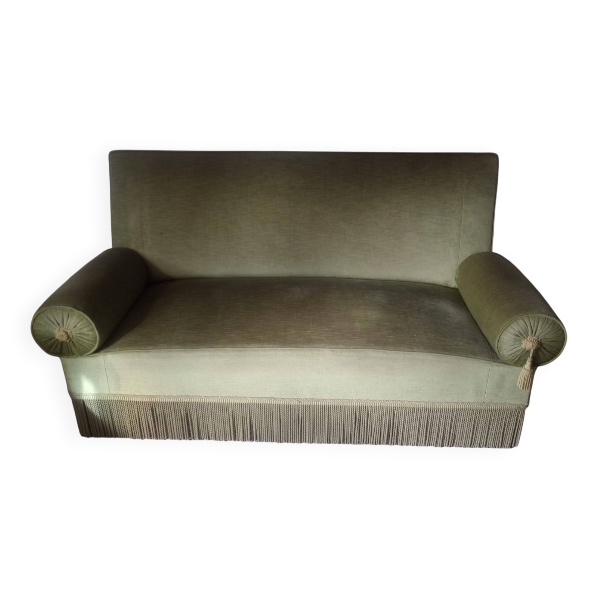 Vintage green velvet sofa – Retro / antique style