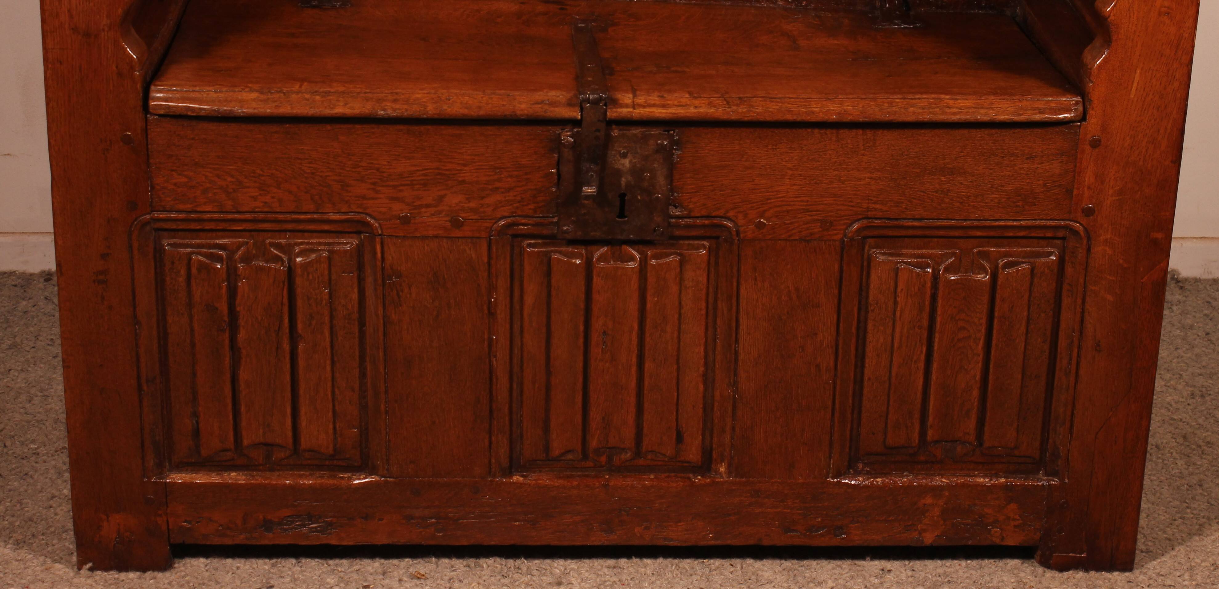 Oak bench chest with incorporated panels and gothic elements