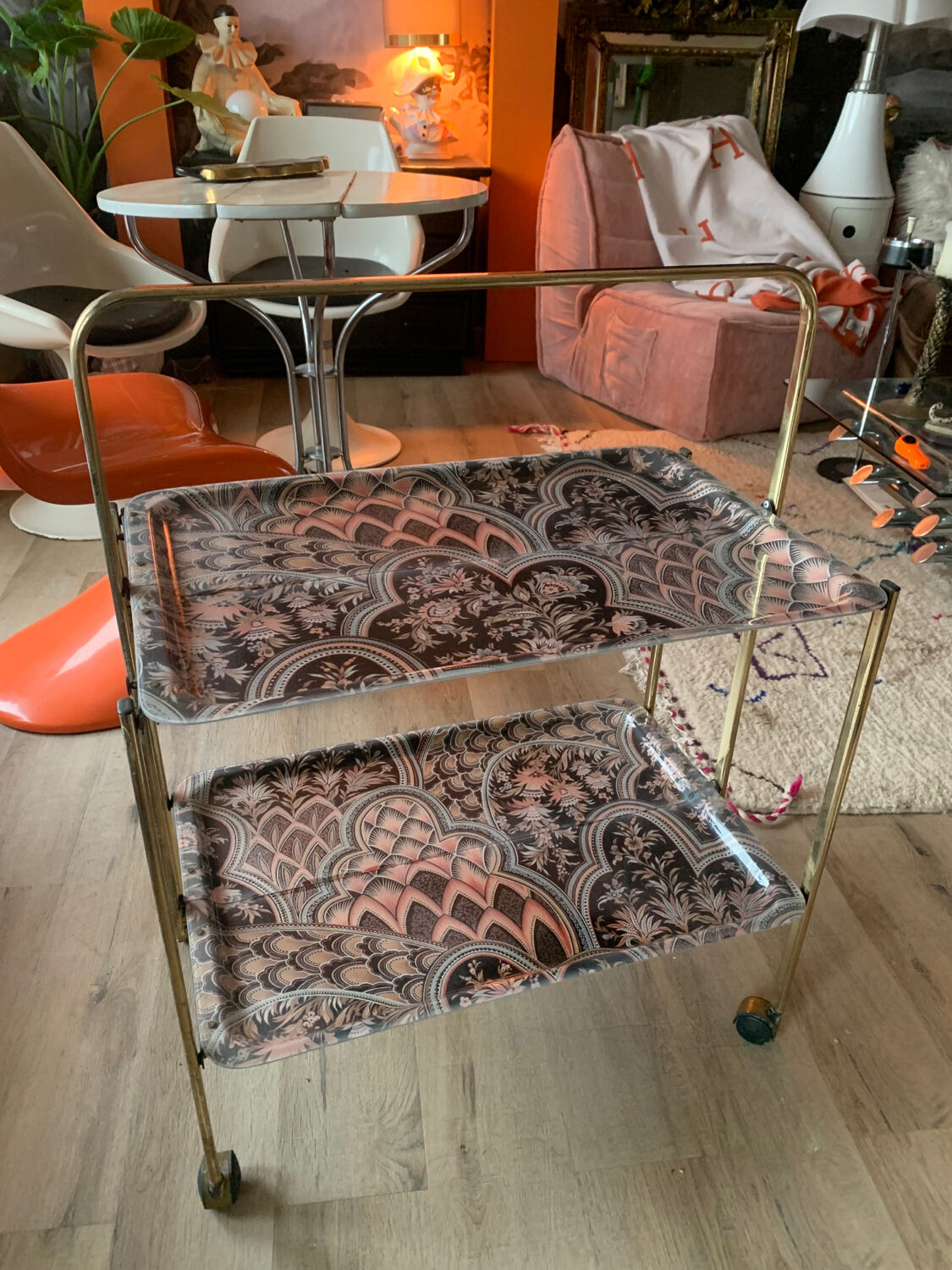 Folding service with wheels