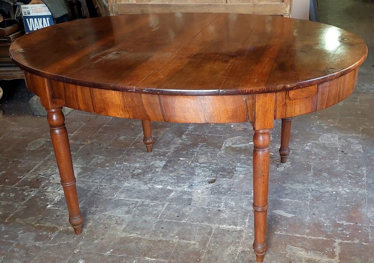 Large extendable oval table up to 3 metres, walnut.
