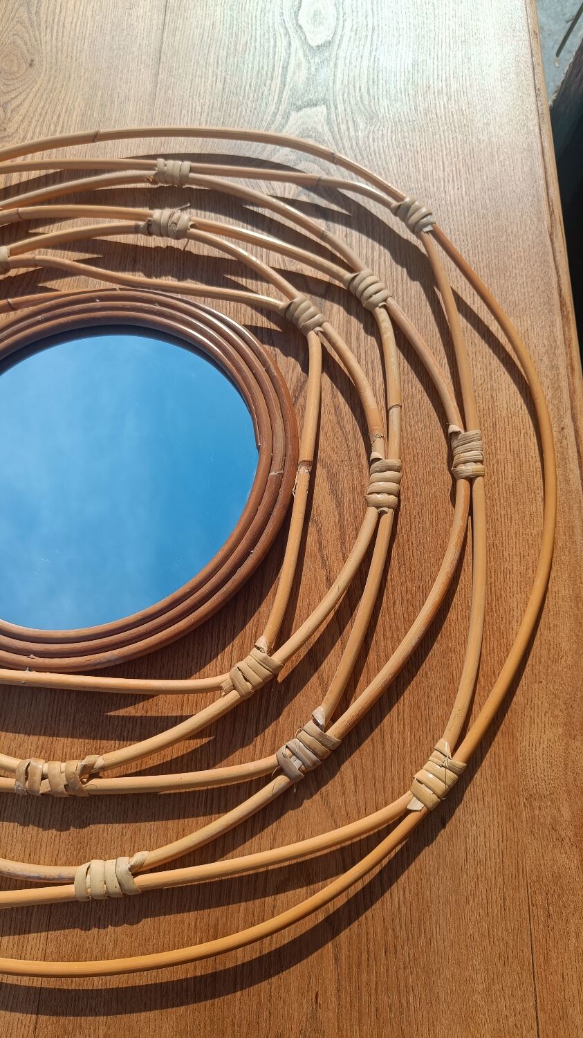 Round rattan mirror