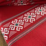 Tablecloth and 12 towels. Vintage