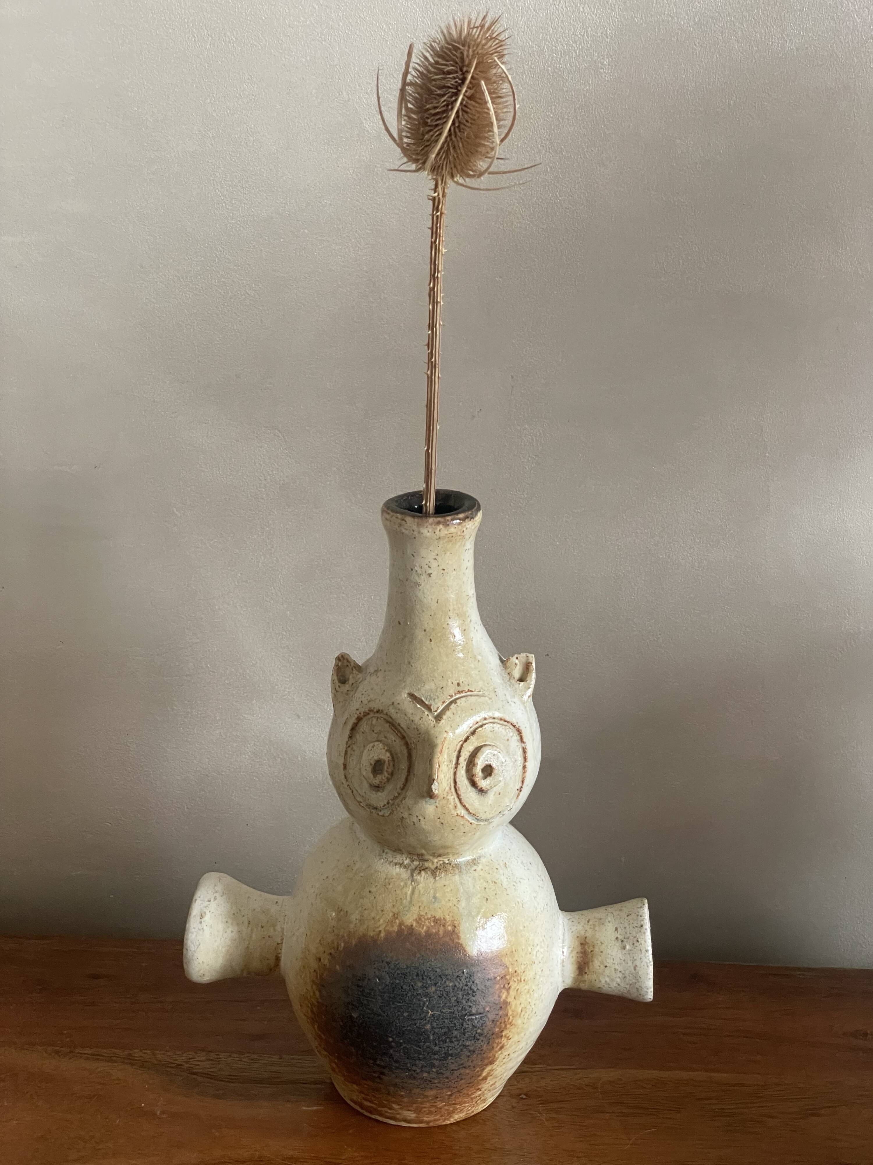 Zoomorphic owl base in sandstone