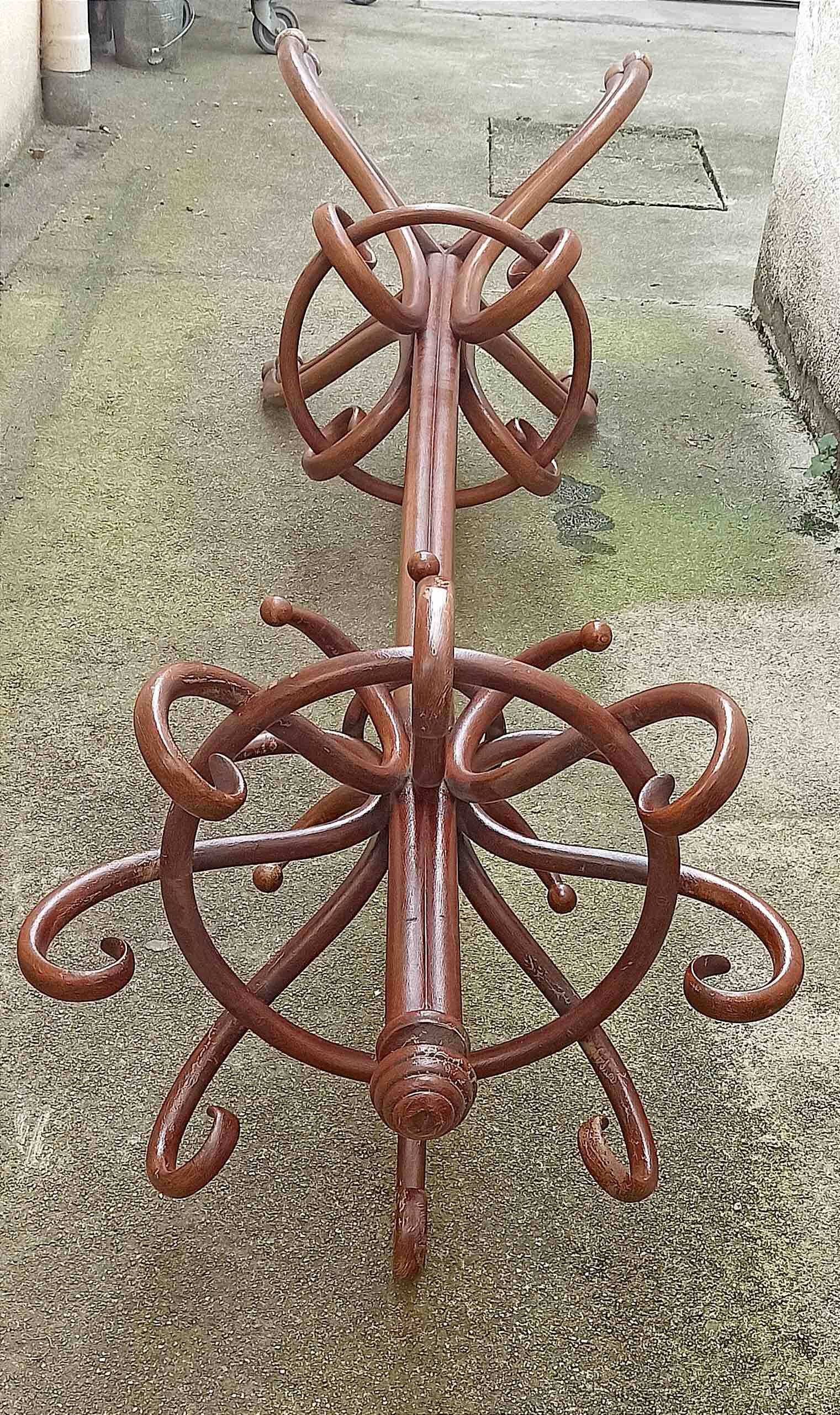 Thonet parrot coat rack, 8 branches, beech, early 20th century