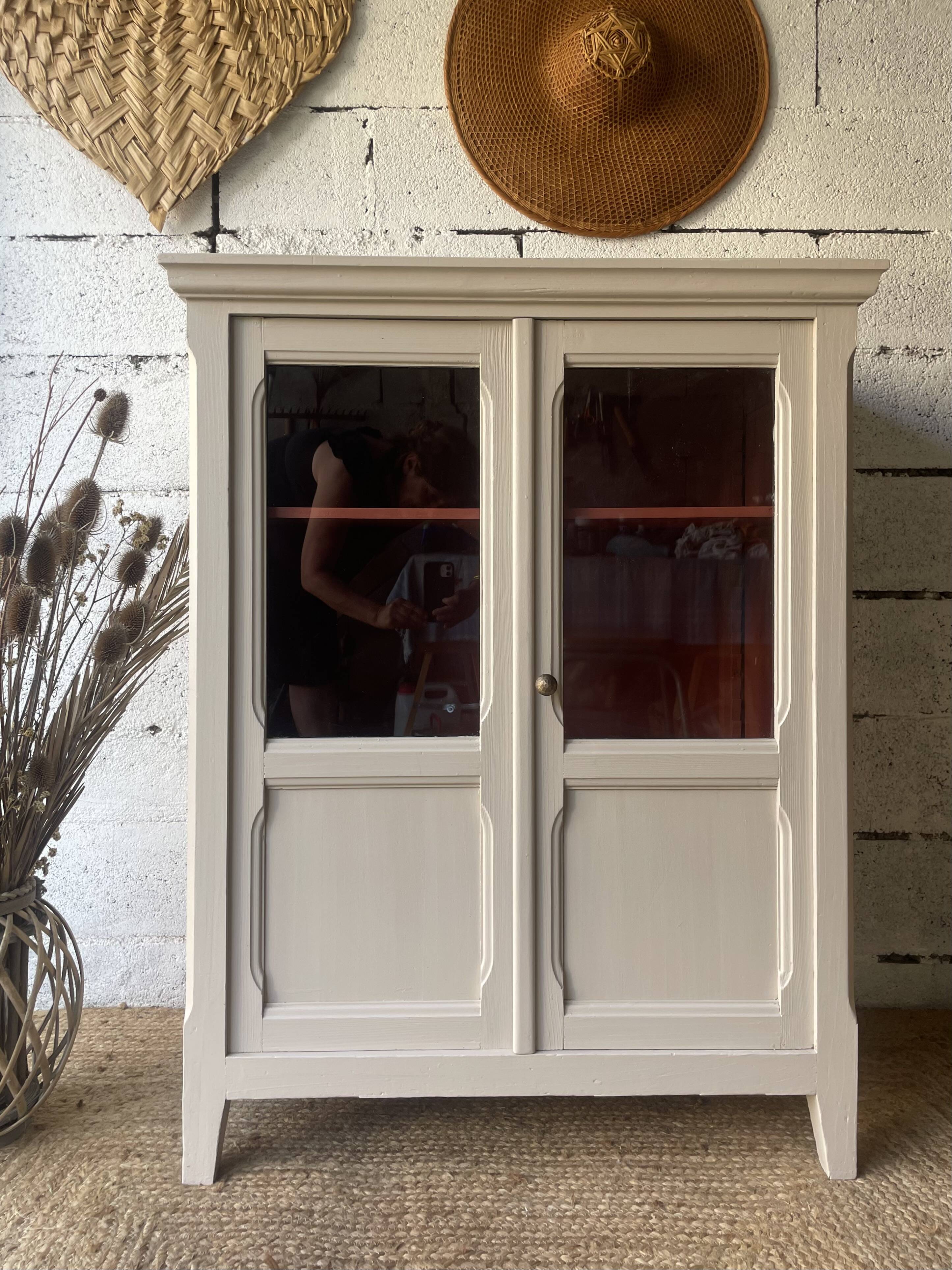Old showcase