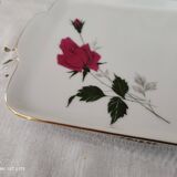 Plat à cake à oreilles en porcelaine Bavaria blanche décor roses fushia liseré doré