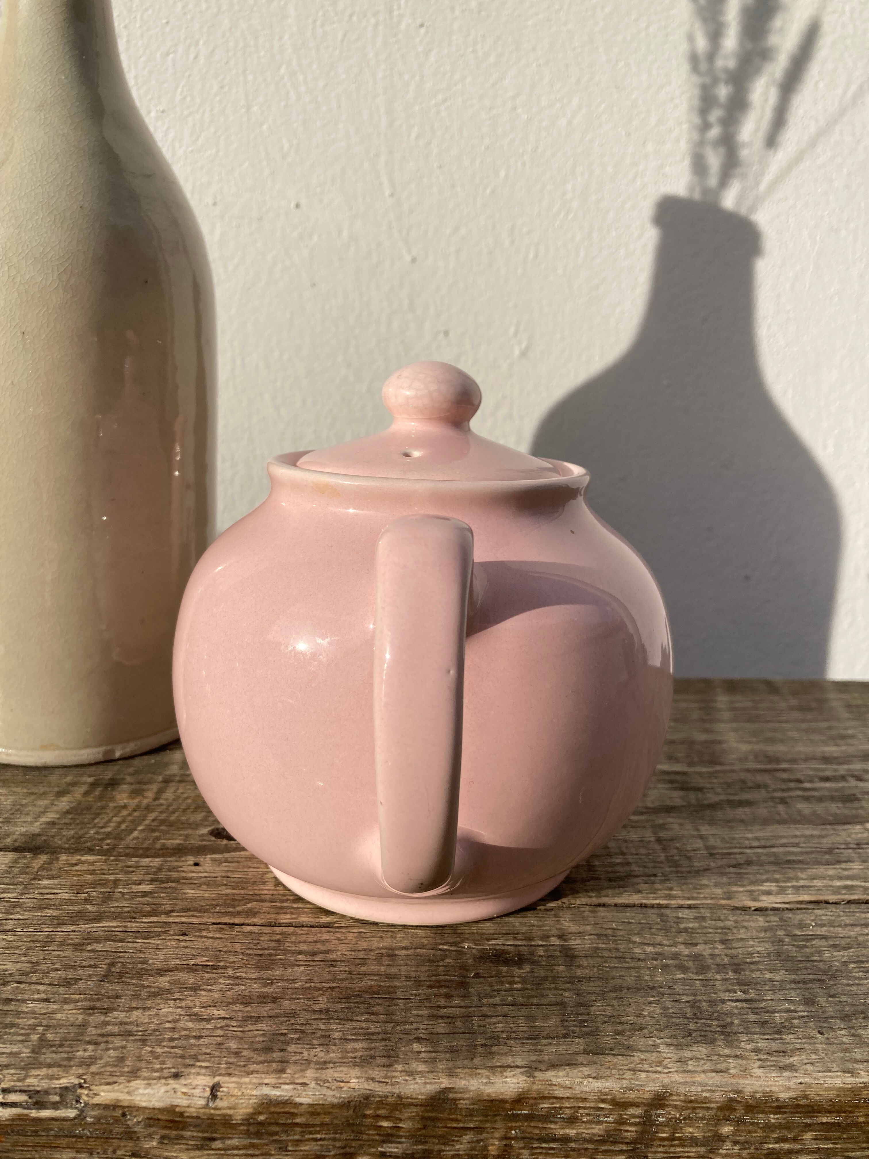 Théière anglaise en céramique rose vintage