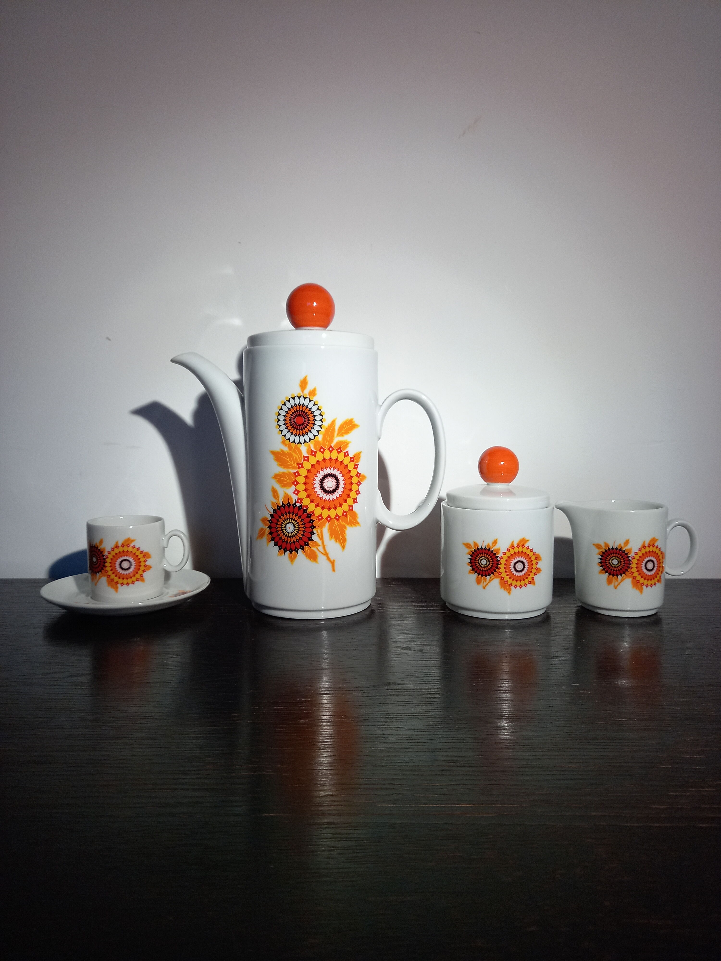 70' porcelain coffee service