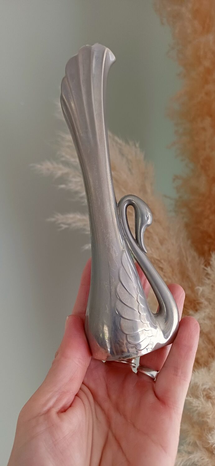 Metal swan soliflore vase