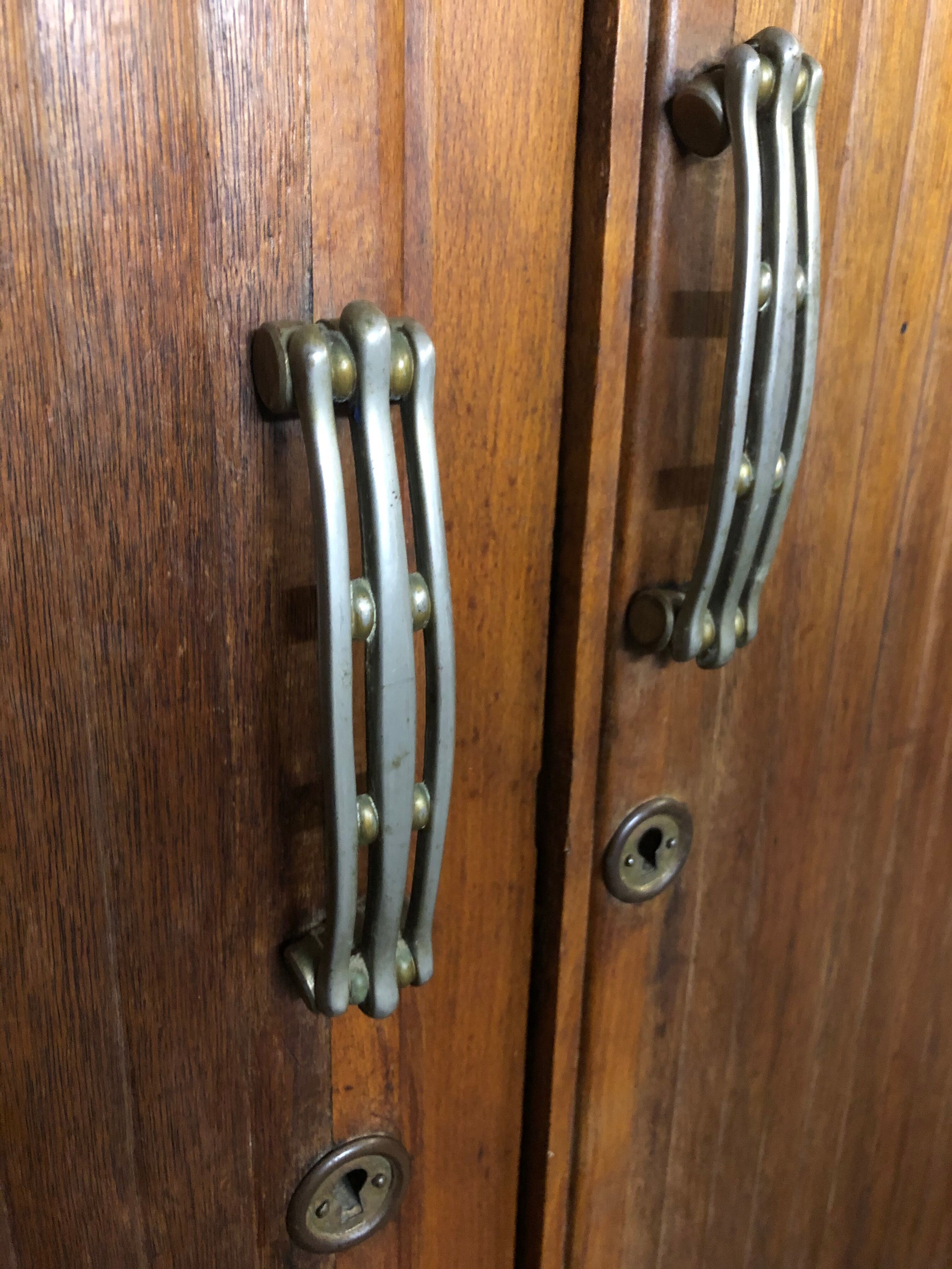 Asymmetrical cabinet