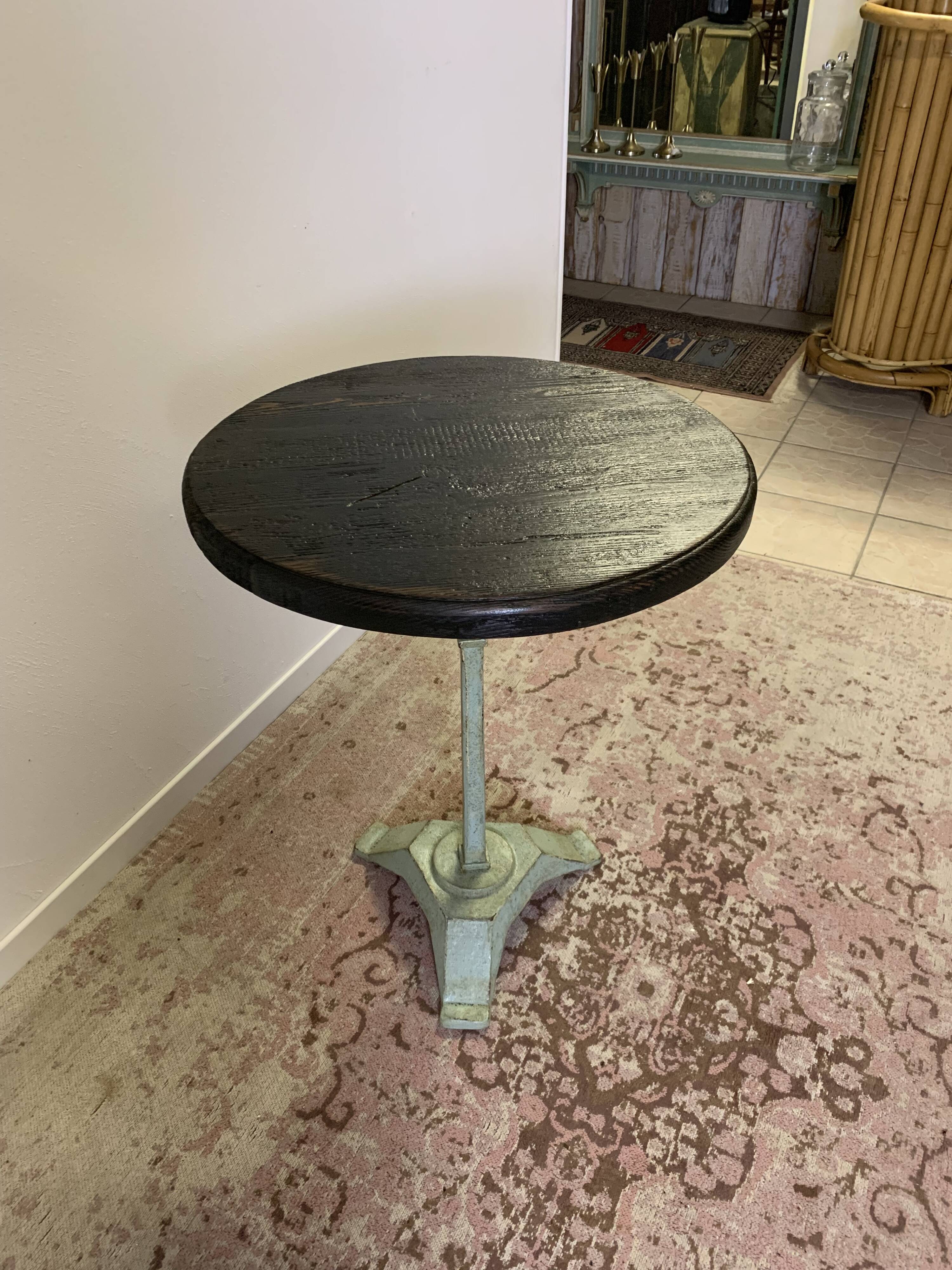 Petite table de bistrot type guéridon