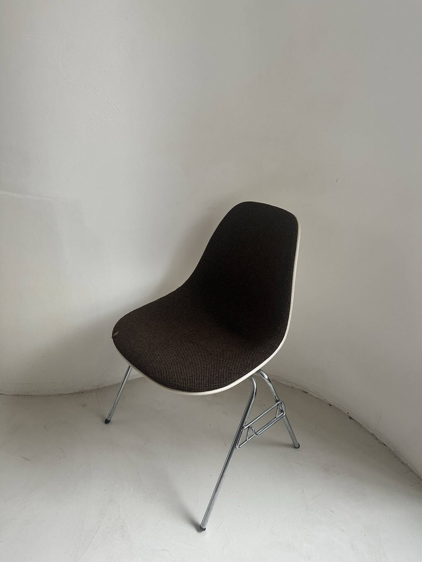 Set of 4 DSS chairs by Herman Miller