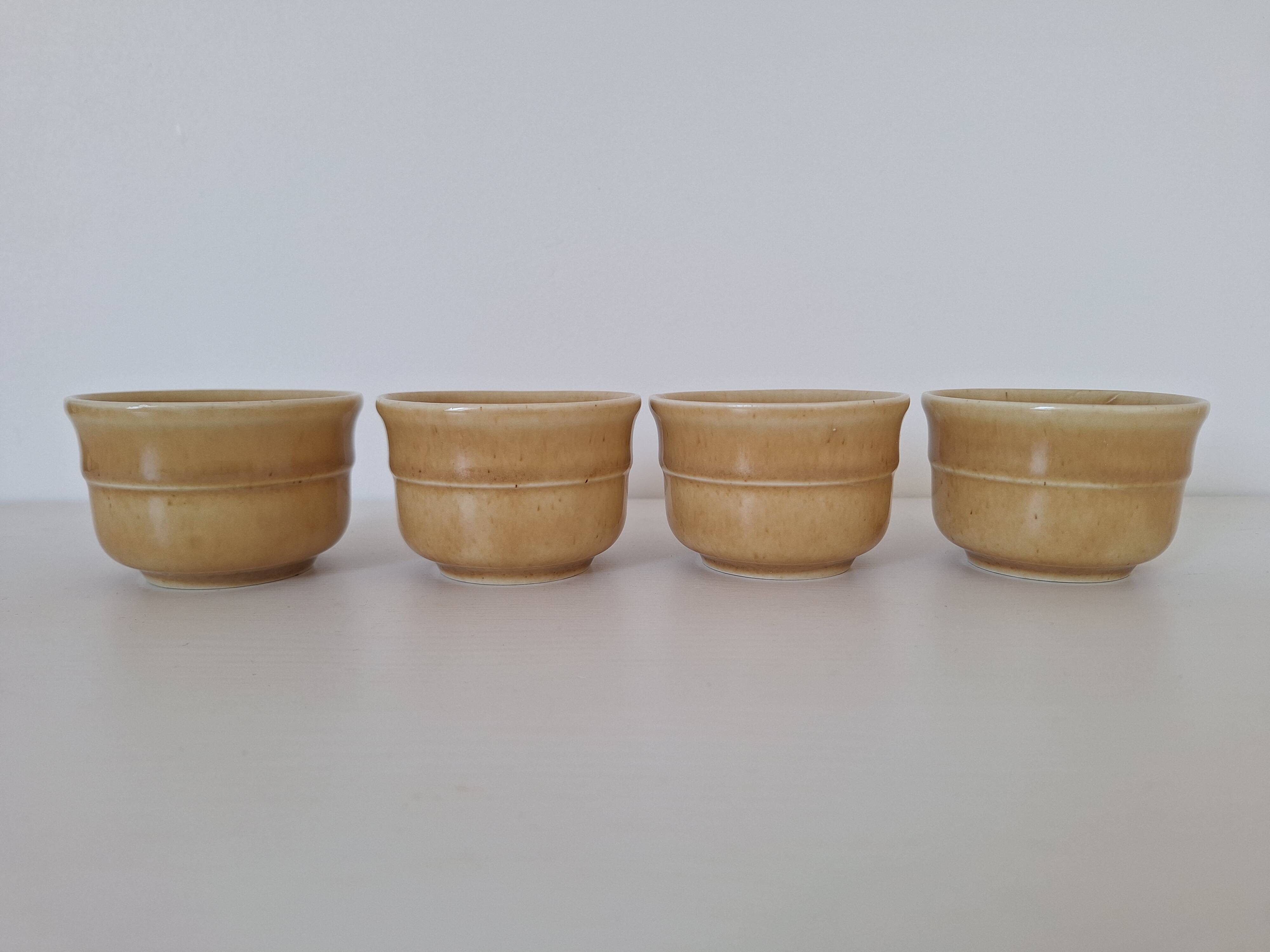 Tasses couleur beige miel