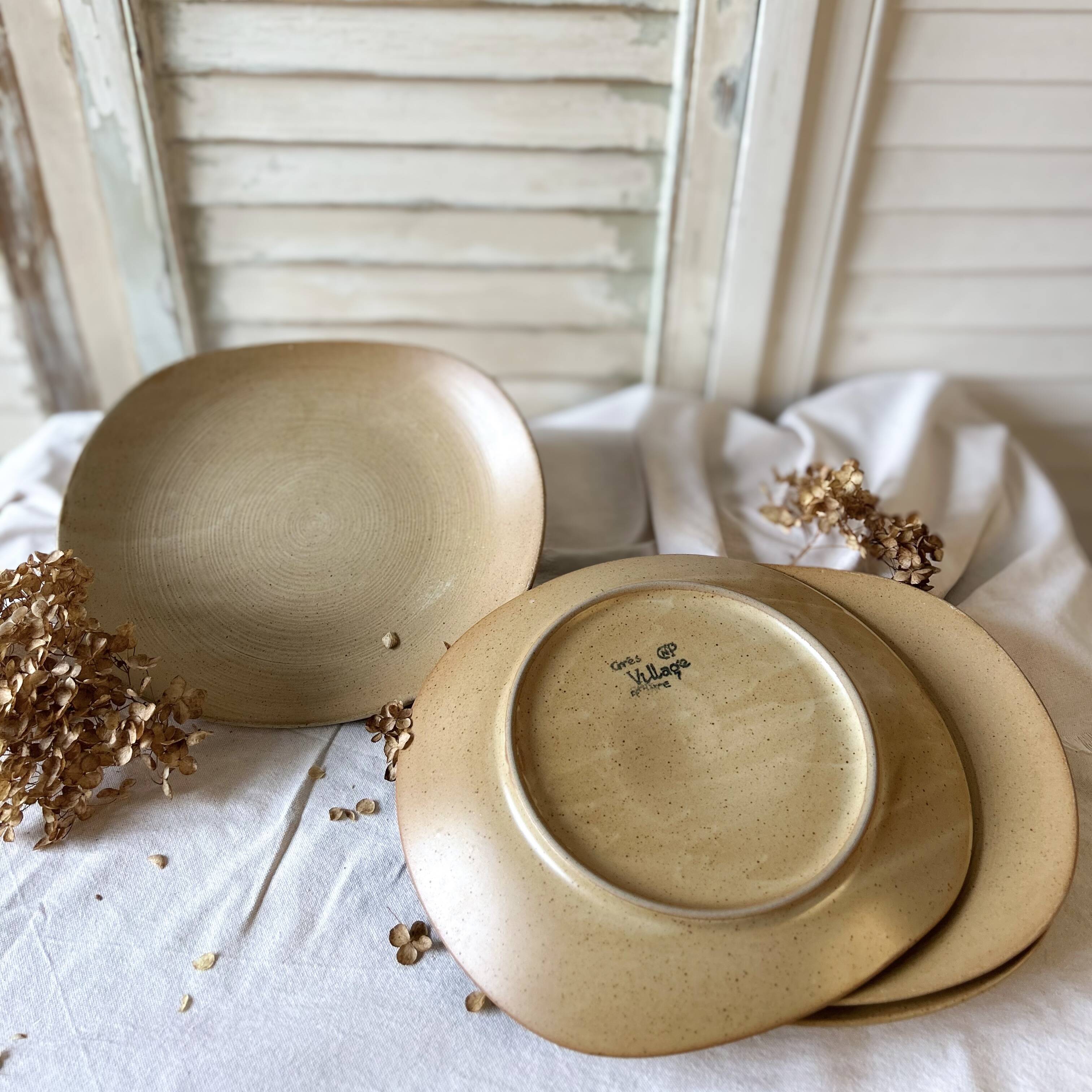 Lot grès et céramique – 2 vases vintage & 4 assiettes en grès spiralé