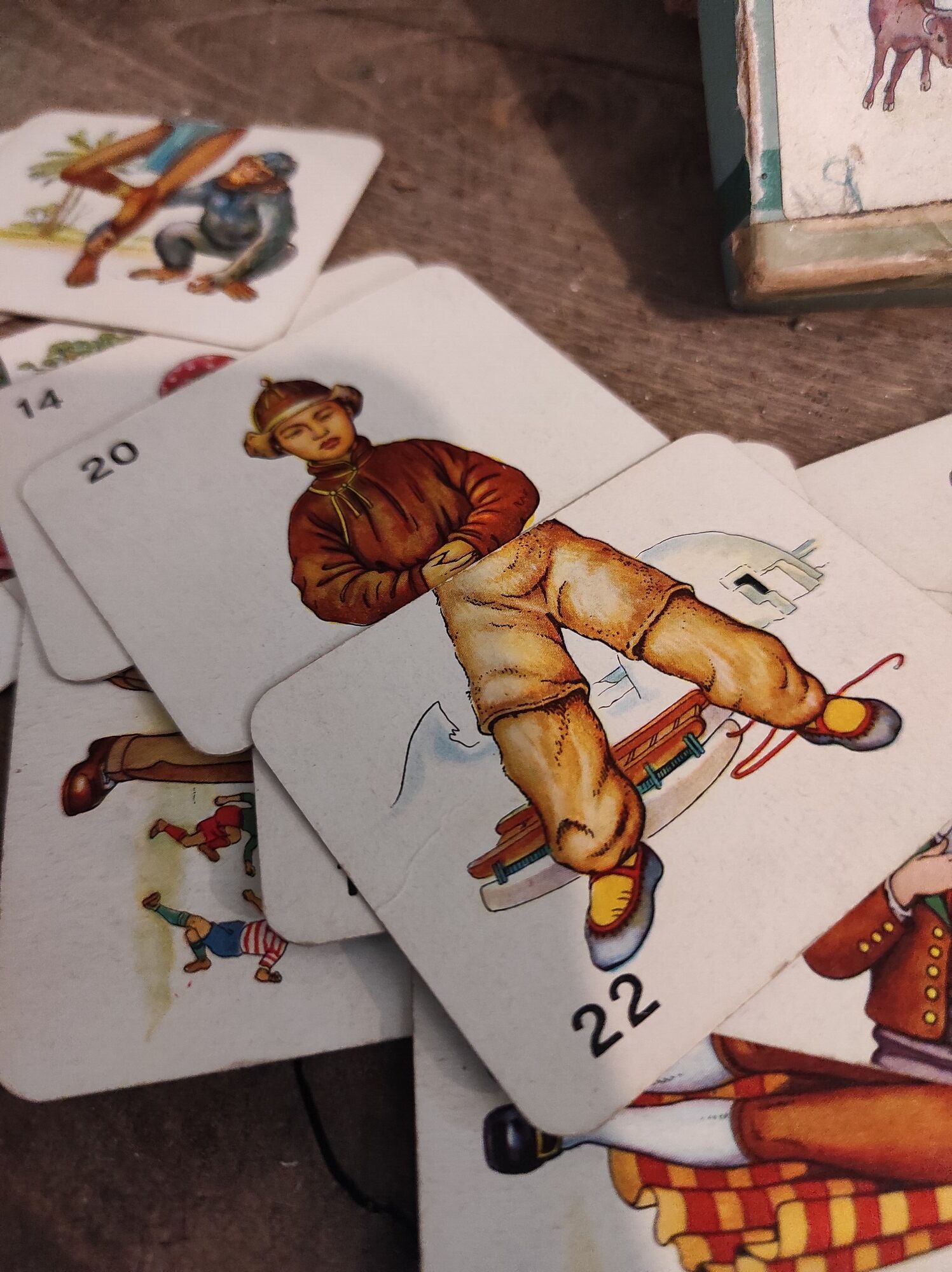 Vintage card game Tops and Tails around the World