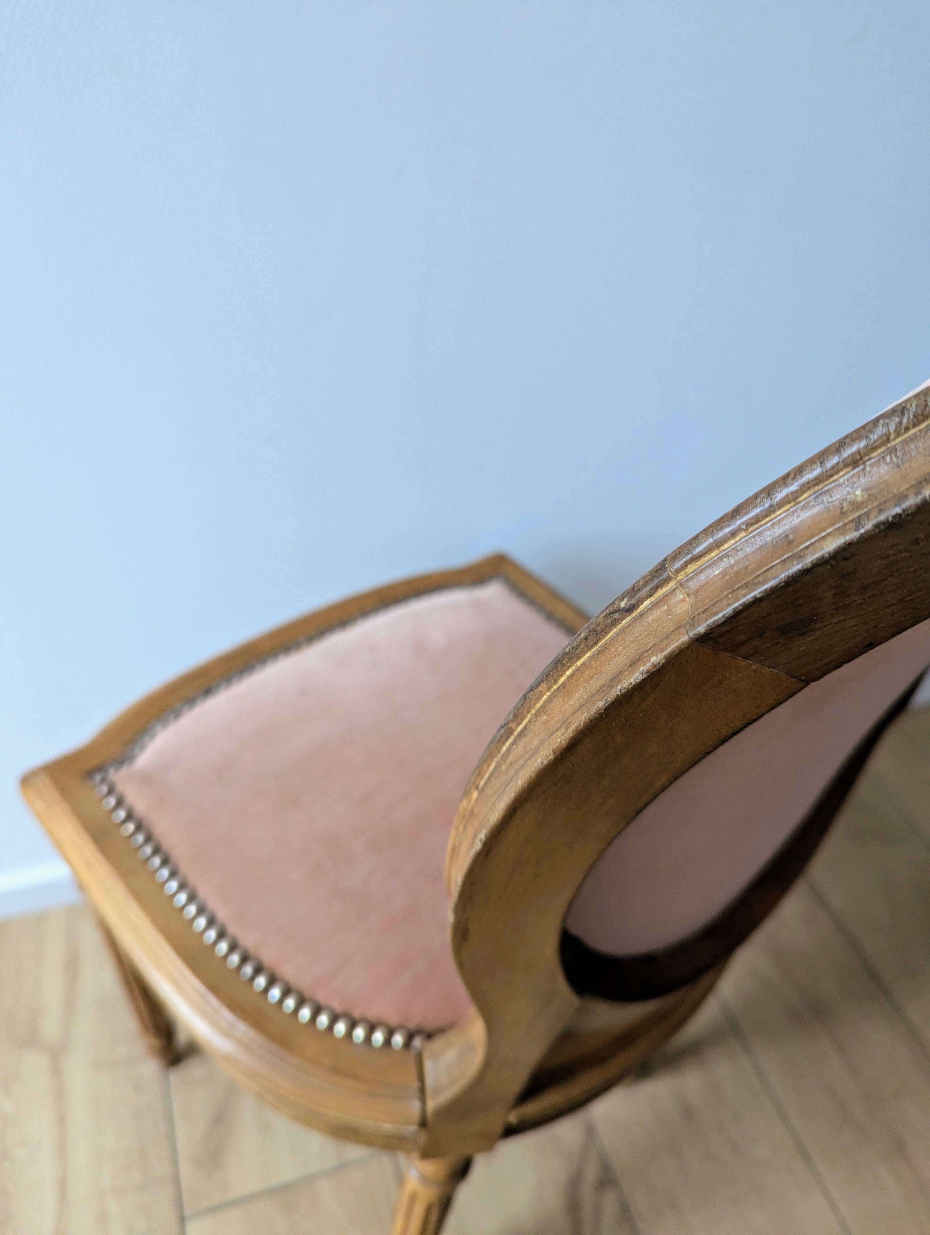 Louis XVI armchair with patina and antique velvet