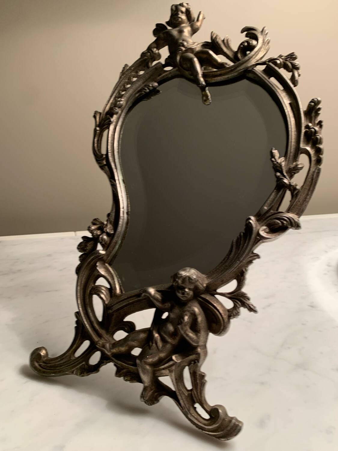 Freestanding mirror