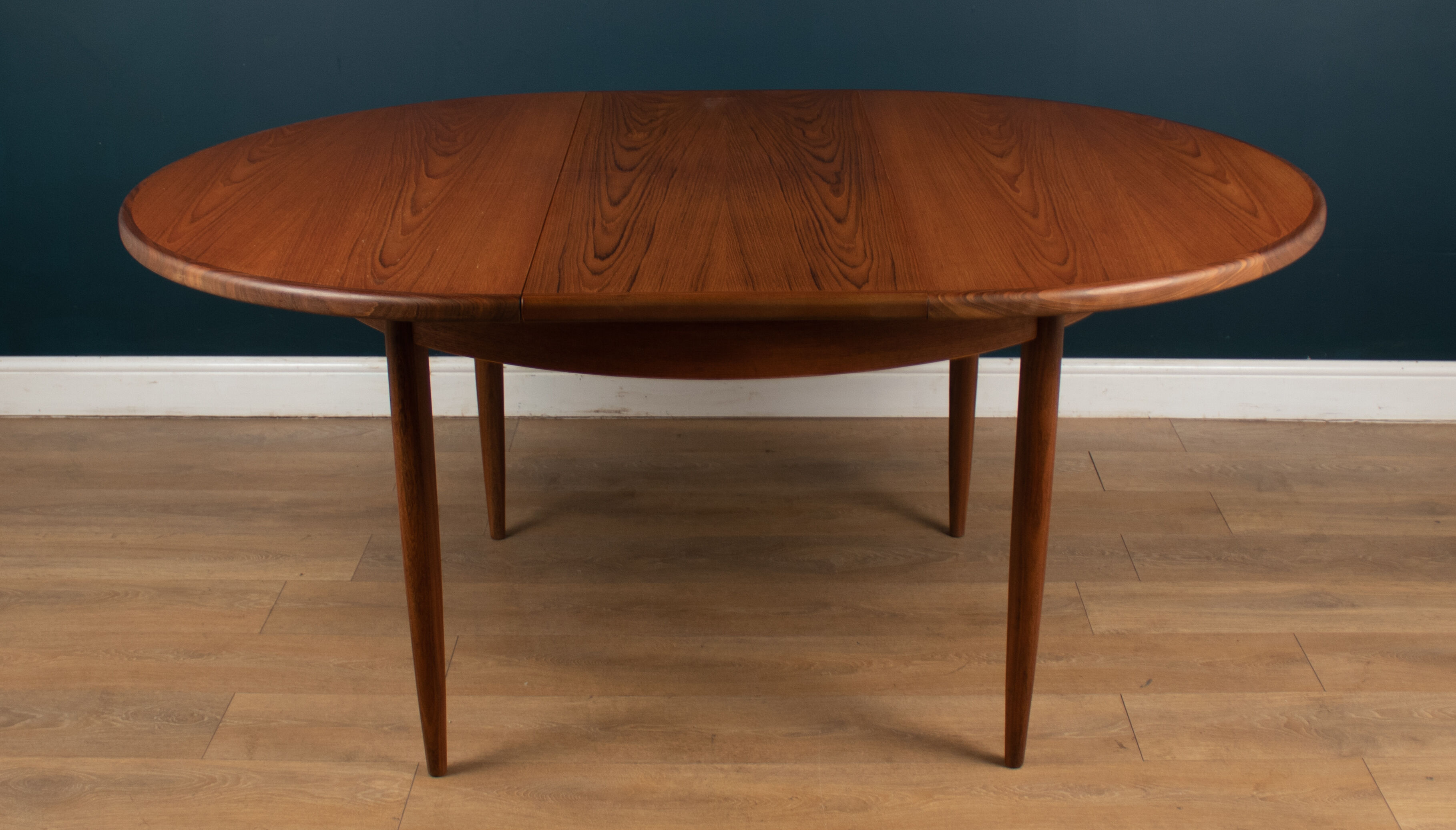 Table à manger et 4 quatre chaises GPlan Fresco par Victor Wilkins