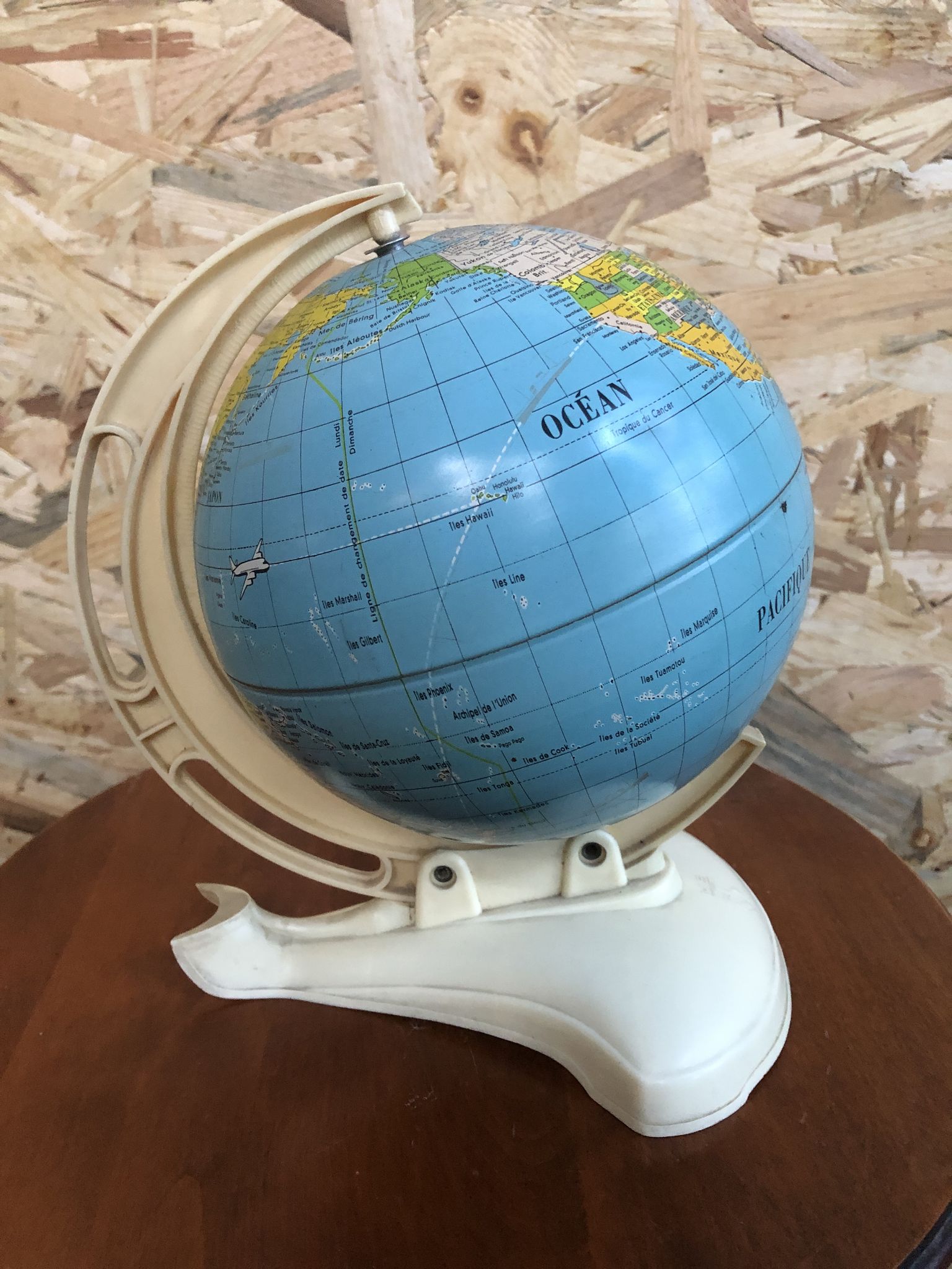 Old world map ms globe metal + bakelite base white vintage cream