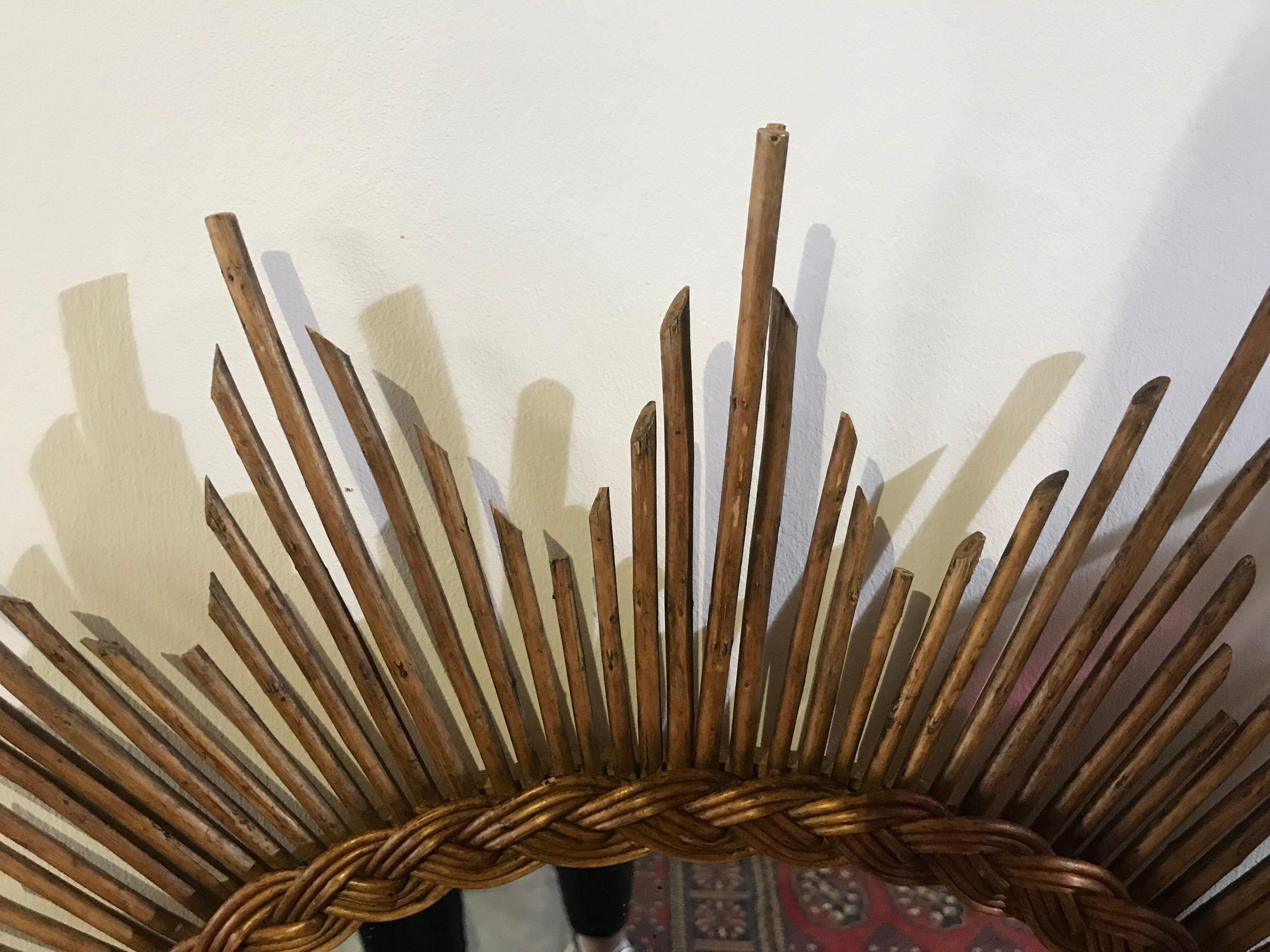 Mirror sun in oval rattan - 58x62cm