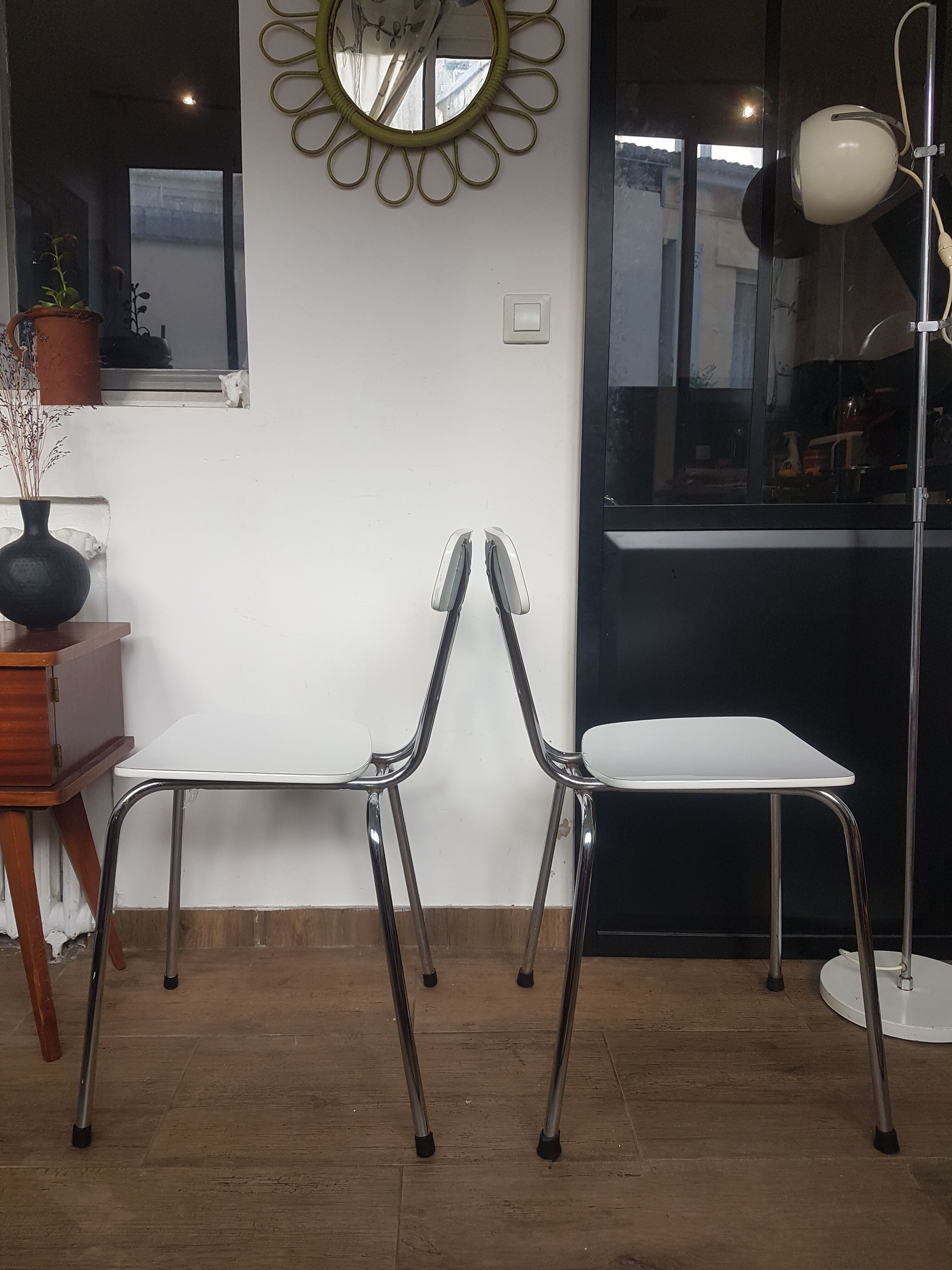 Paire de chaises en formica