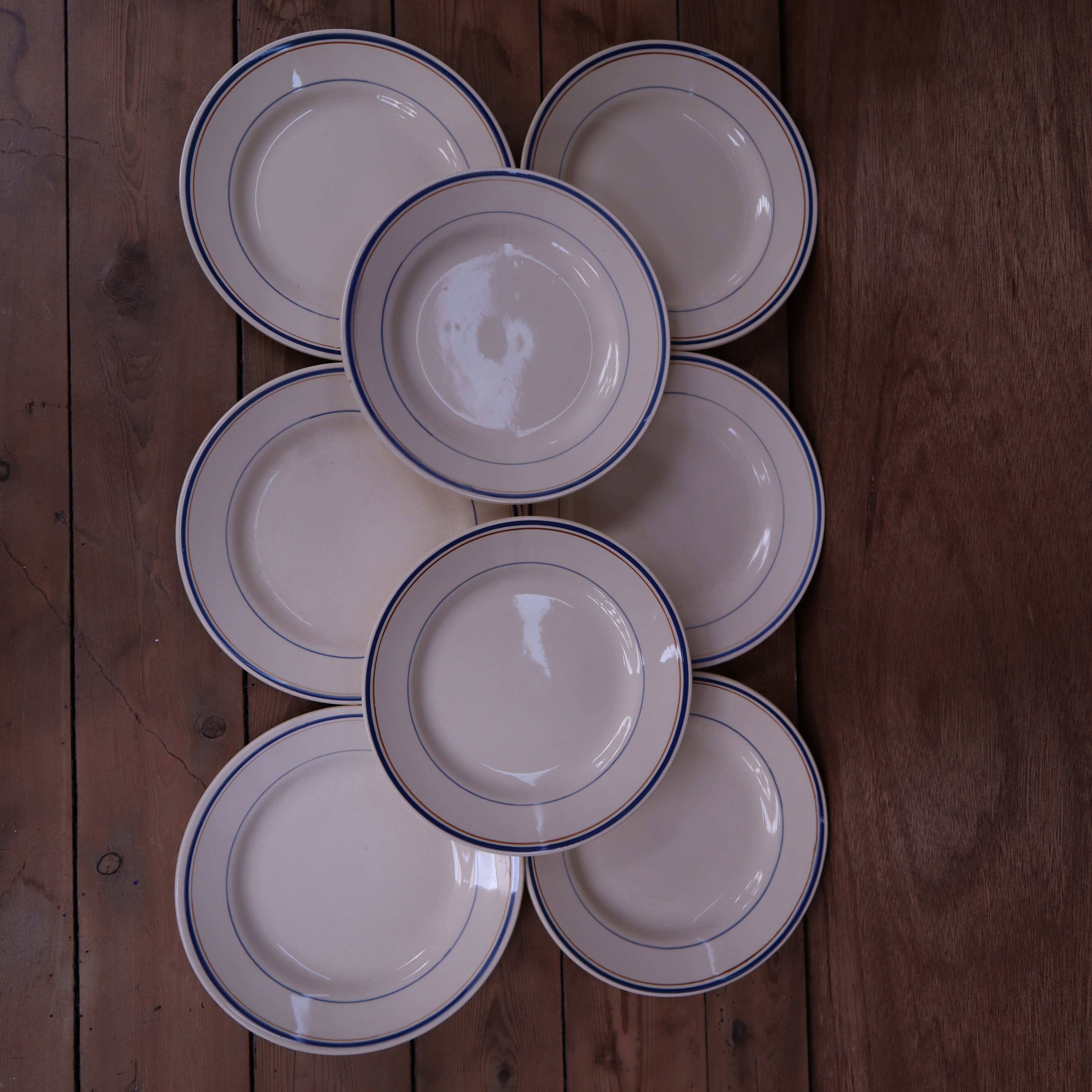 8 Moulin des Loups dessert plates, Louvois model
