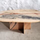 Table basse en marbre rose veiné