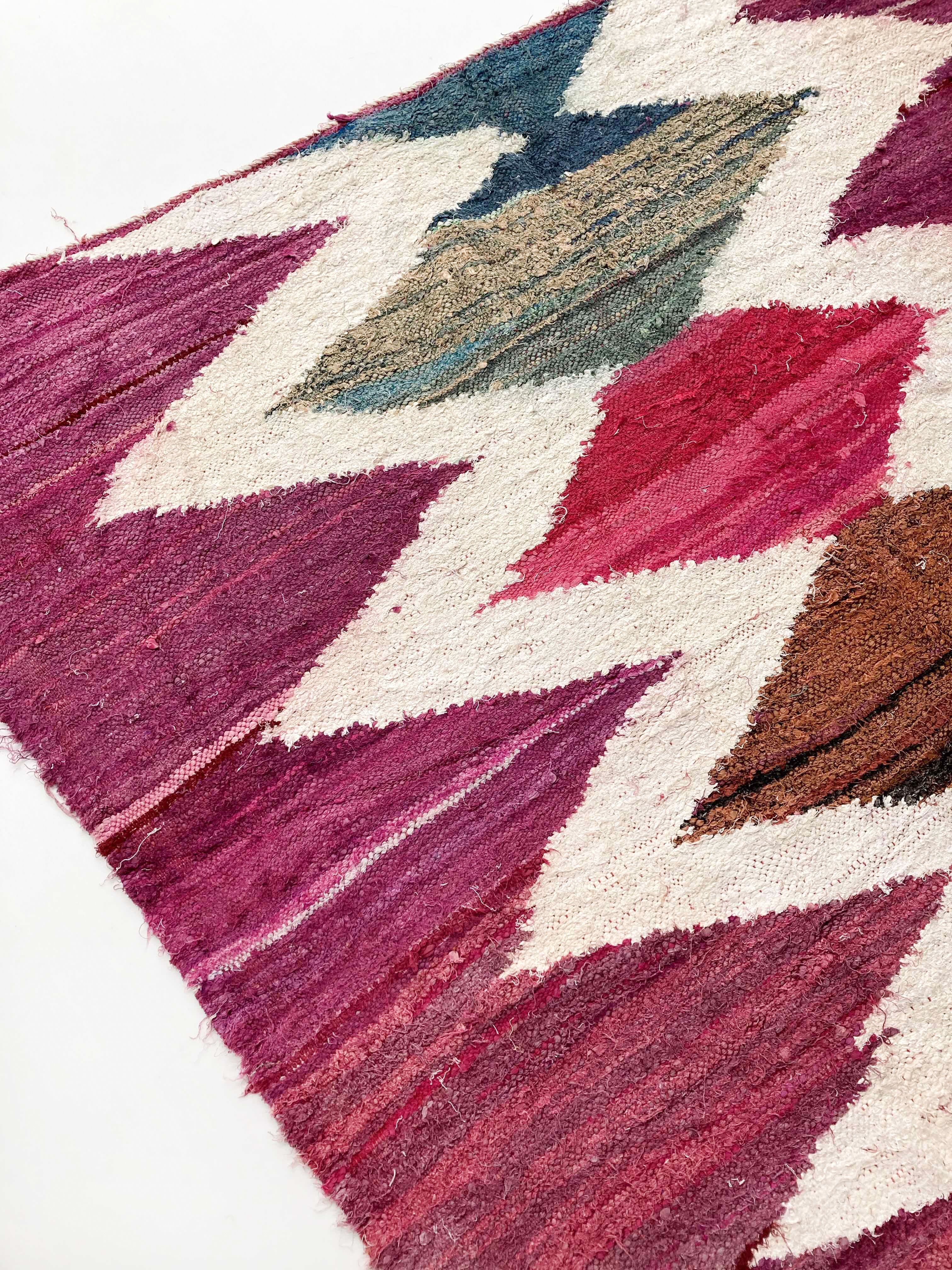 Berber carpet Kilim Boucherouite pink with colored diamonds 306x171cm