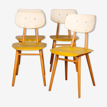 Suite de 4 chaises jaunes produites par Ton, 1960