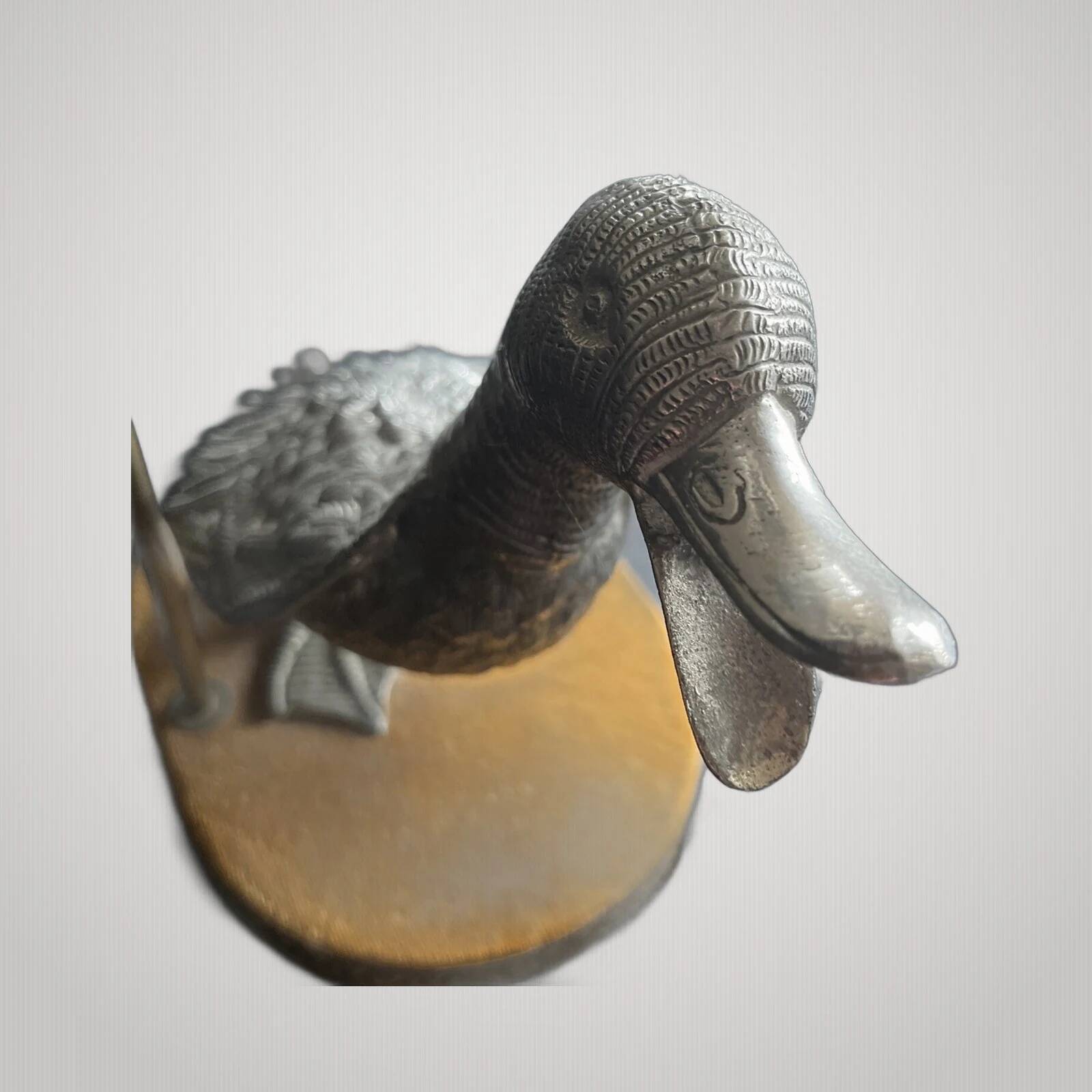 Lampe canard en bronze argenté Maison Charles, début 20e