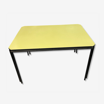 Table in formica