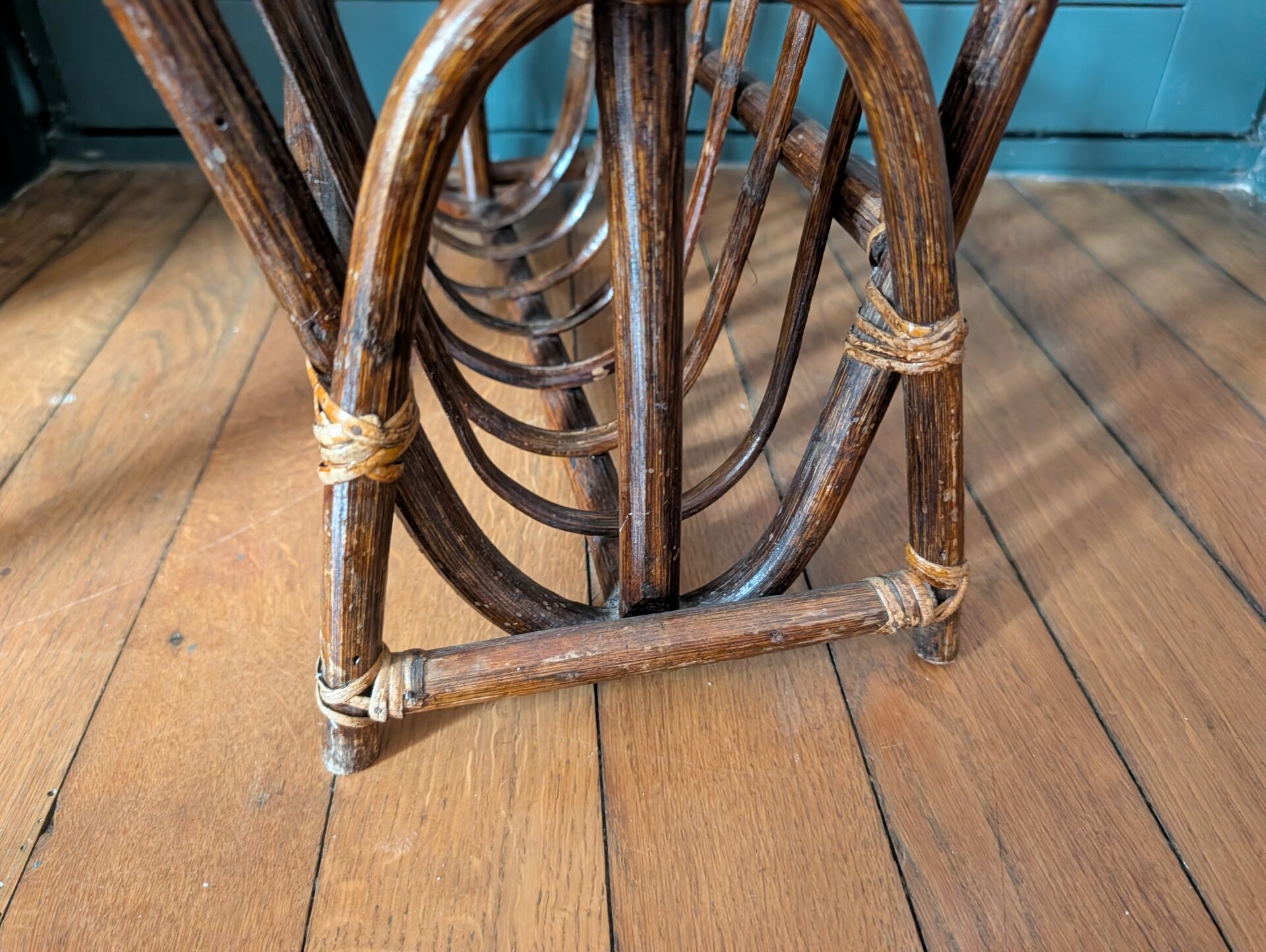 Vintage magazine rack in rattan and bamboo – 1960s/70s