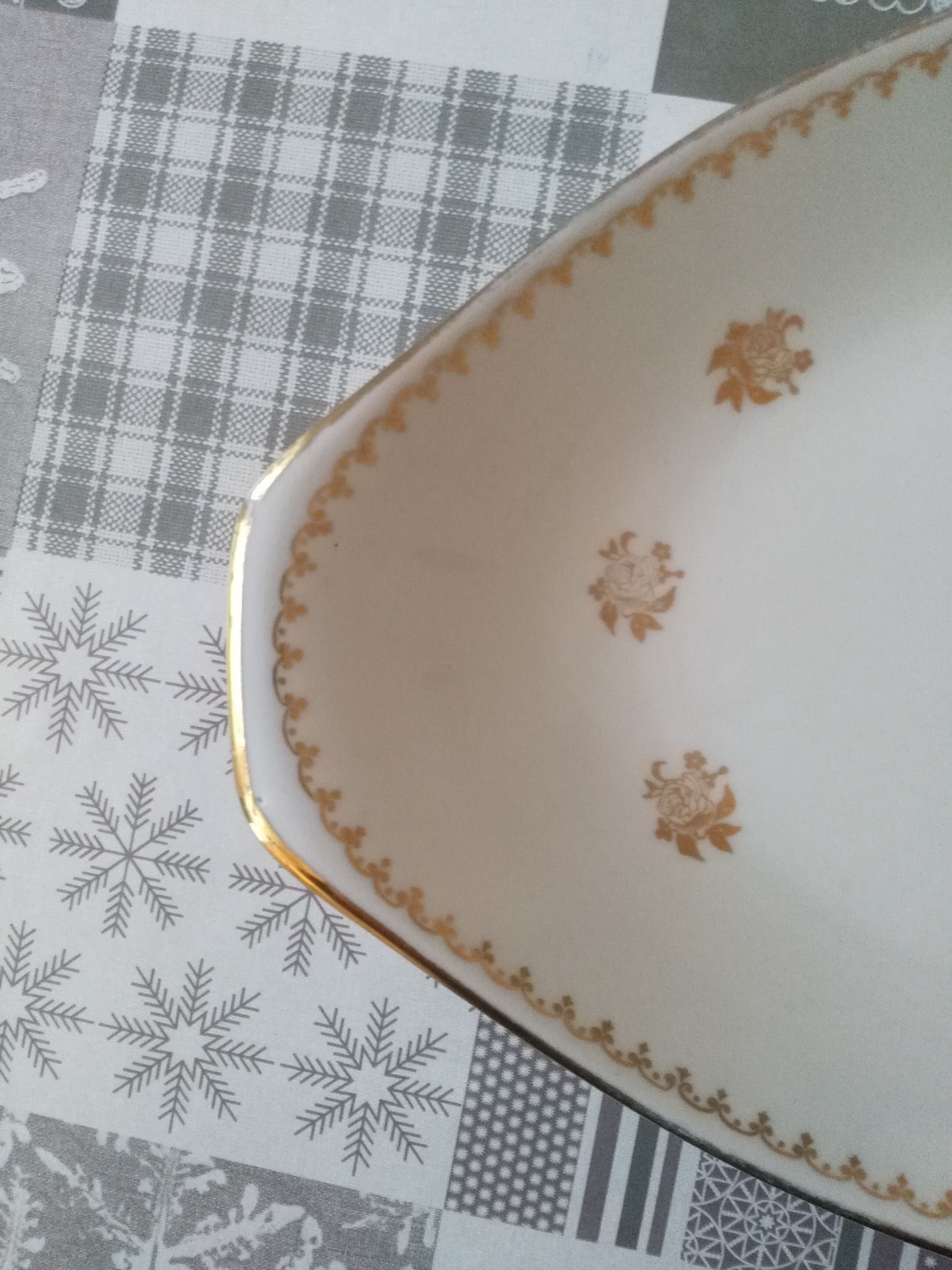 Diamond dish in Limoges porcelain decoration gallant scene