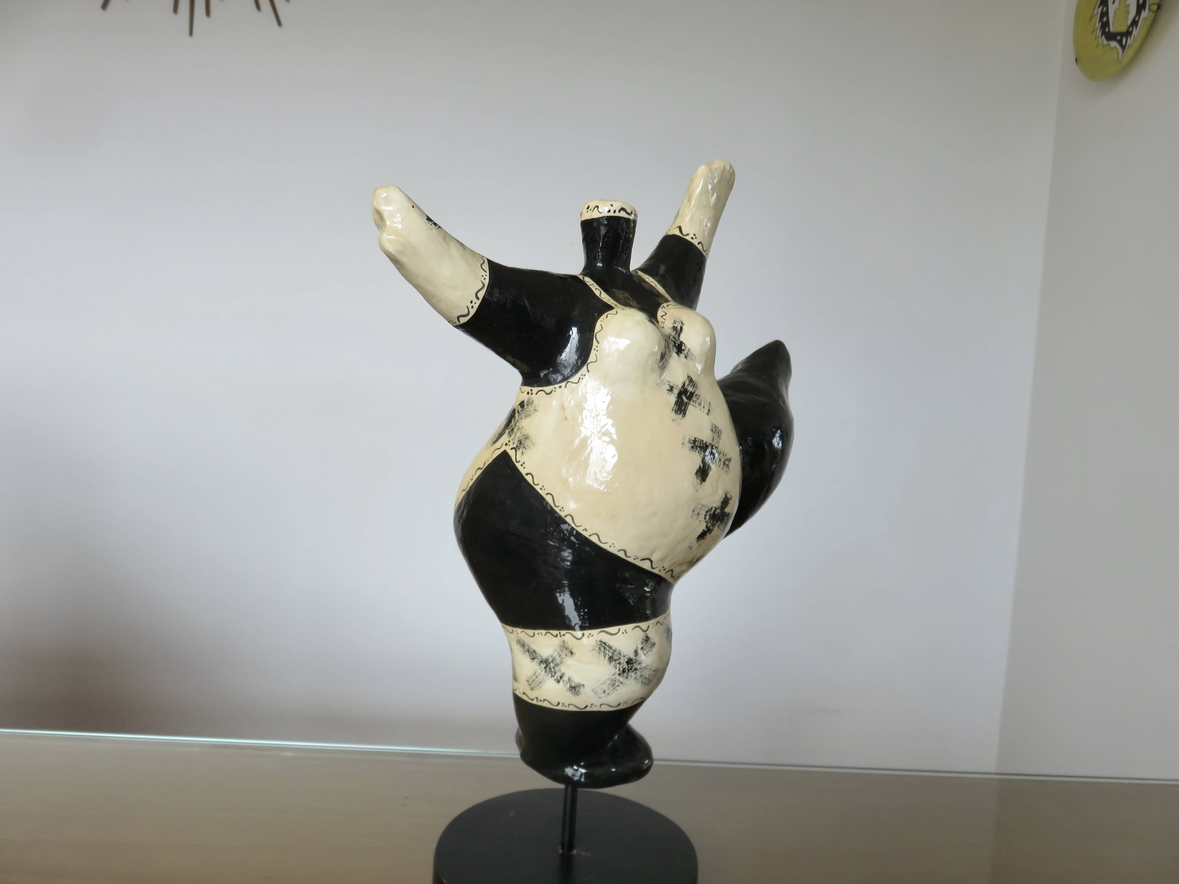 Sculpture "DEESSE" in the style of Niki de Saint Phalle, papier-mâché 1990