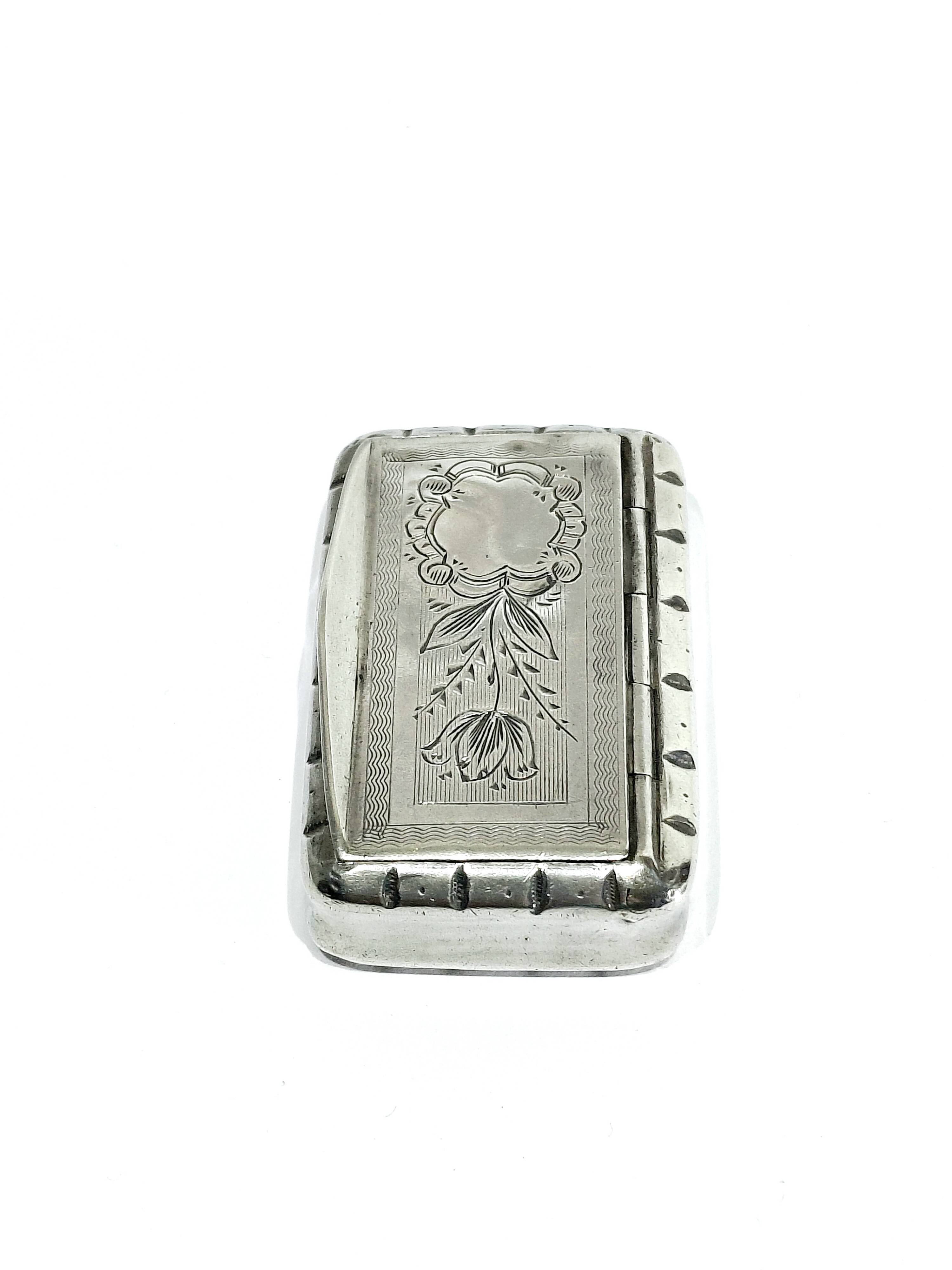 Silver guilléché snuff box