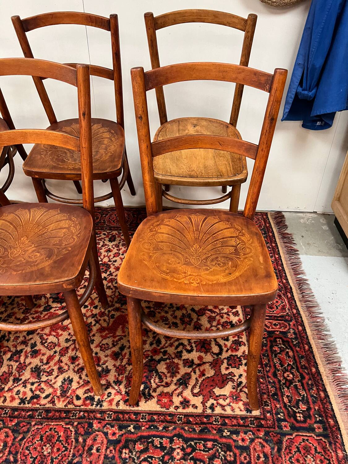 6 anciennes chaises bistrot